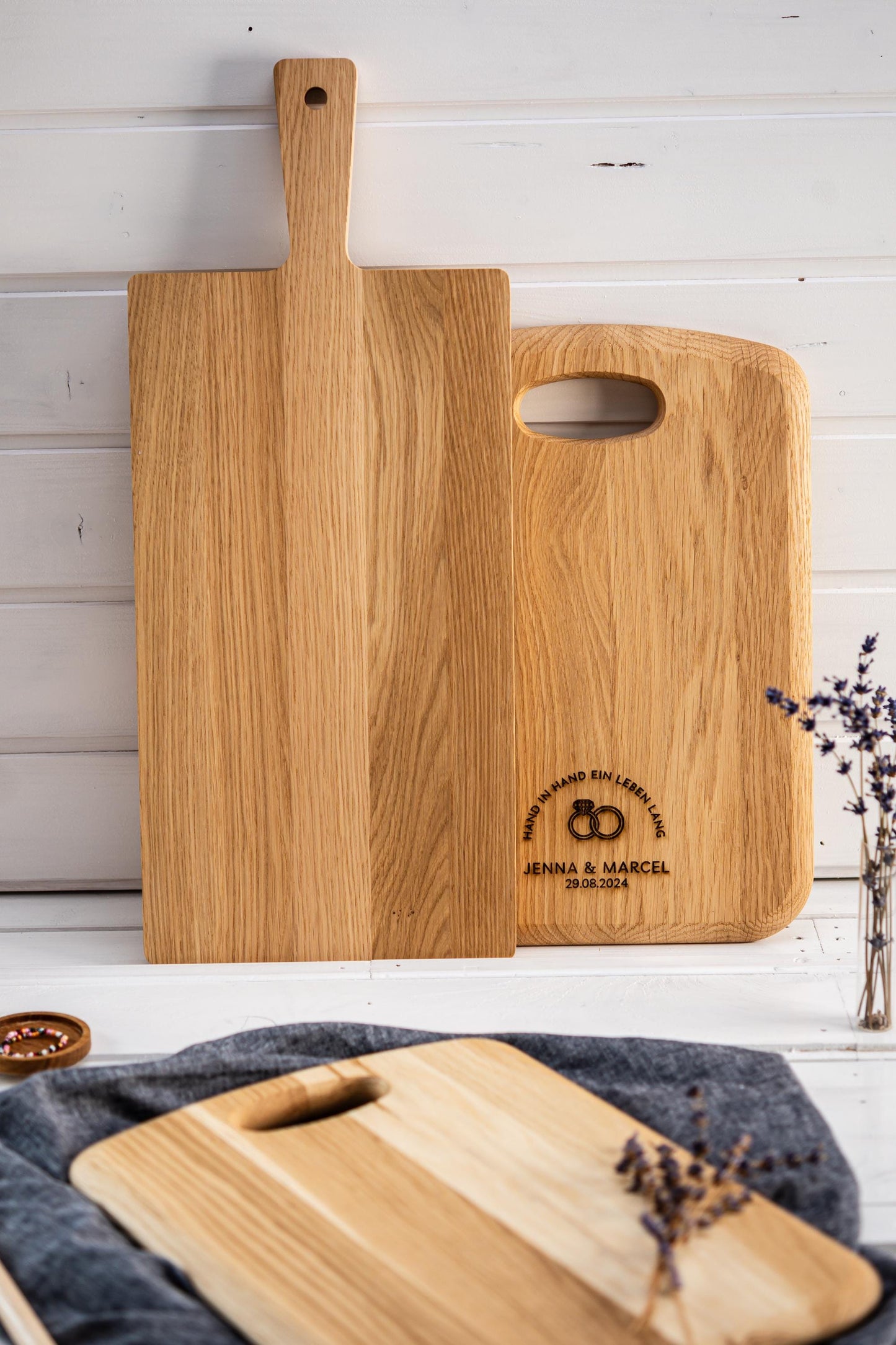 Personalisiertes Hochzeitsgeschenk, Brett, Hand in Hand ein Leben lang, personalisiertes Schneidebrett zur Hochzeit, Silberhochzeit, Ringe