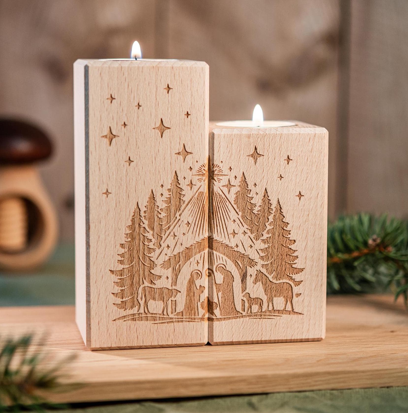 Krippe aus Holz, Teelichthalter mit Krippenfiguren, moderner Kerzenhal – Holz&Herzig