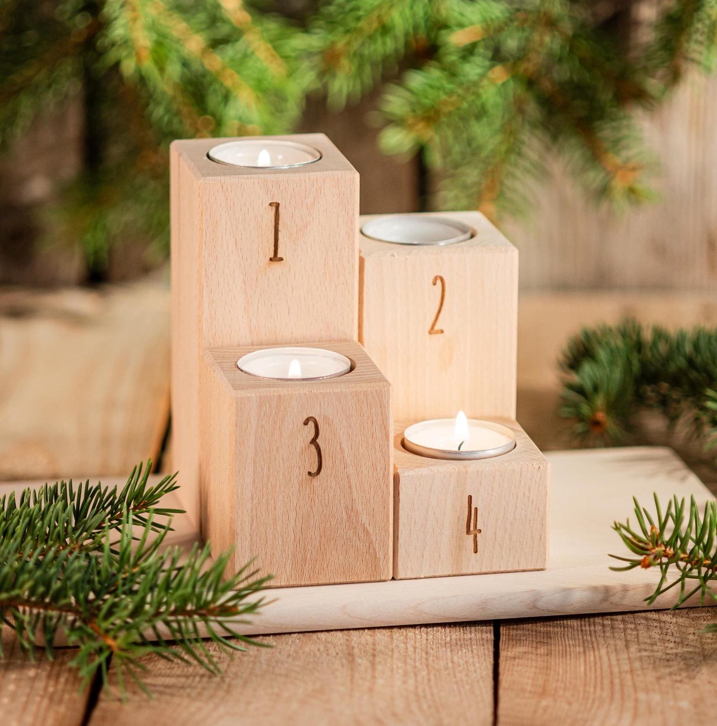 Schlichter Adventskranz aus Holz, 4er Set Kerzenhalter Nordic Style, Teelichthalter graviert, Kerzenständer Buchenholz, Weihnachtskerzen