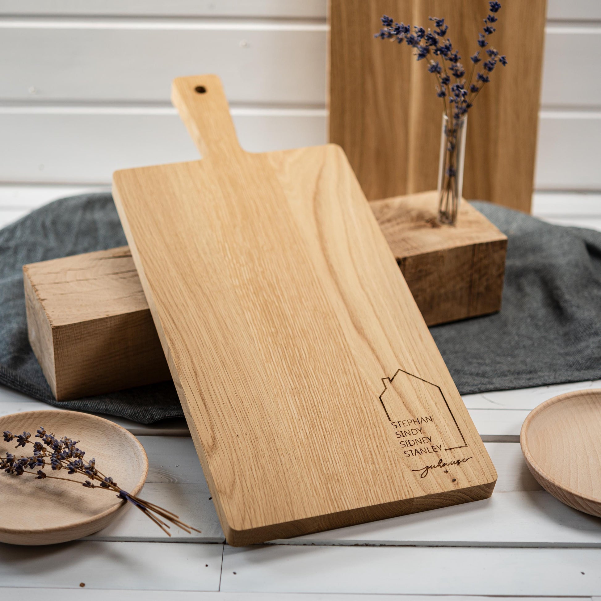 Schneidebrett HAUS, Familiennamen, Zuhause, Schneidebrett personalisiert, Geschenk Einzug, Hausbau, Richtfest, Einzugsgeschenk, Hochzeit