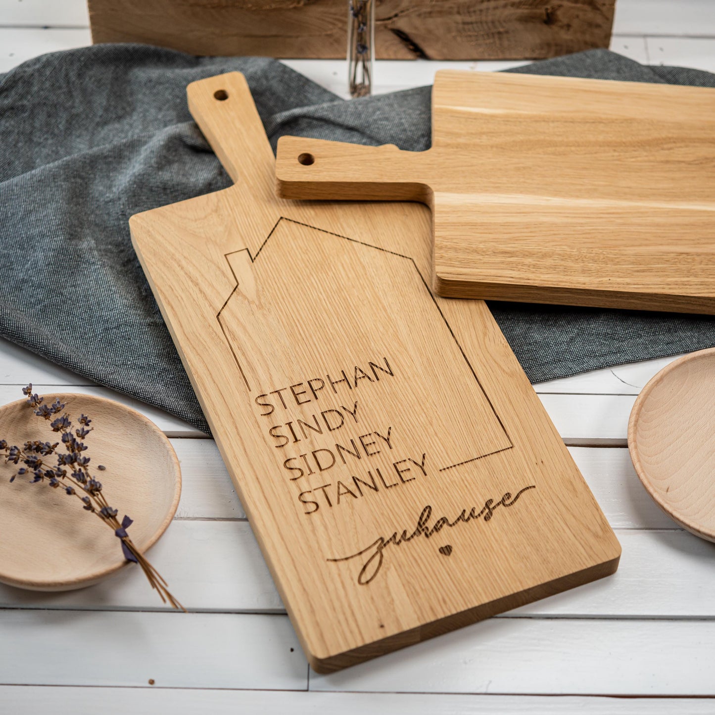 Schneidebrett HAUS, Familiennamen, Zuhause, Schneidebrett personalisiert, Geschenk Einzug, Hausbau, Richtfest, Einzugsgeschenk, Hochzeit