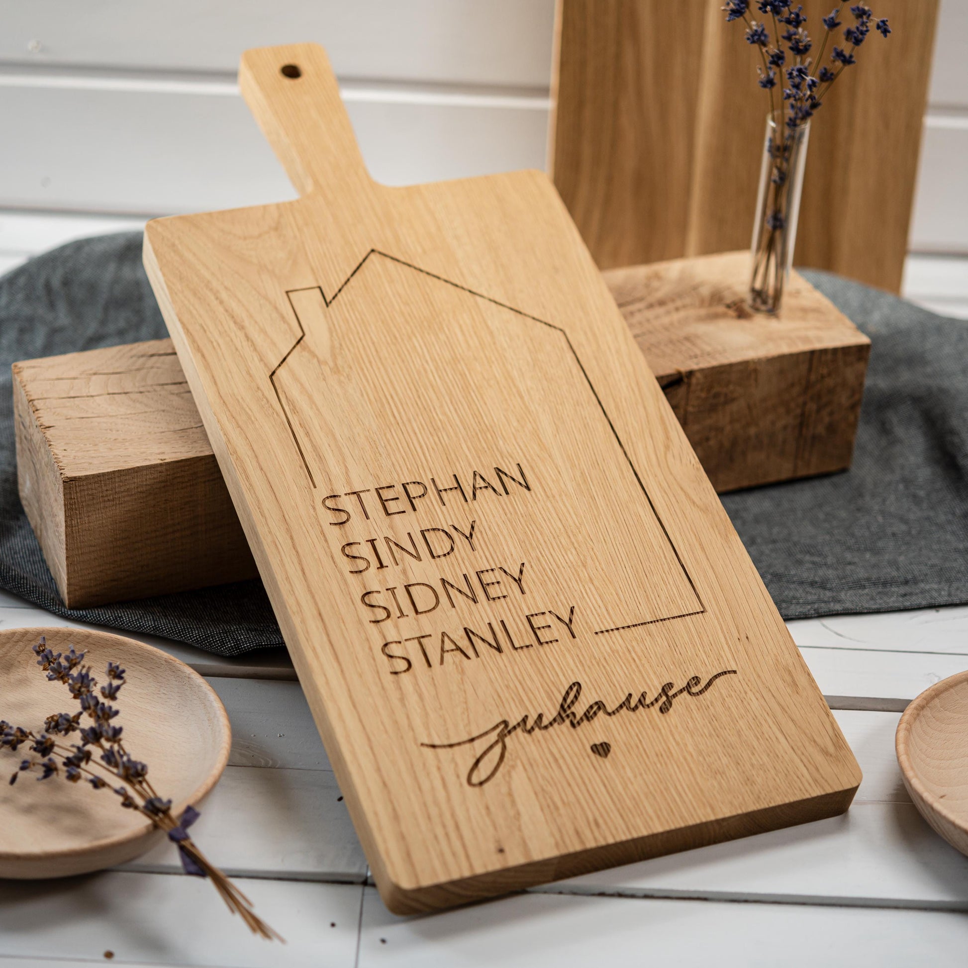 Schneidebrett HAUS, Familiennamen, Zuhause, Schneidebrett personalisiert, Geschenk Einzug, Hausbau, Richtfest, Einzugsgeschenk, Hochzeit