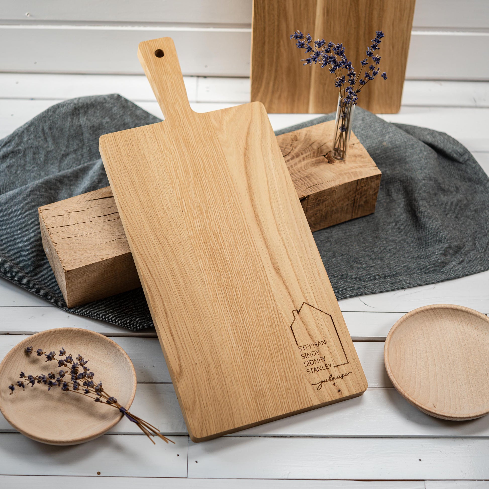 Schneidebrett HAUS, Familiennamen, Zuhause, Schneidebrett personalisiert, Geschenk Einzug, Hausbau, Richtfest, Einzugsgeschenk, Hochzeit
