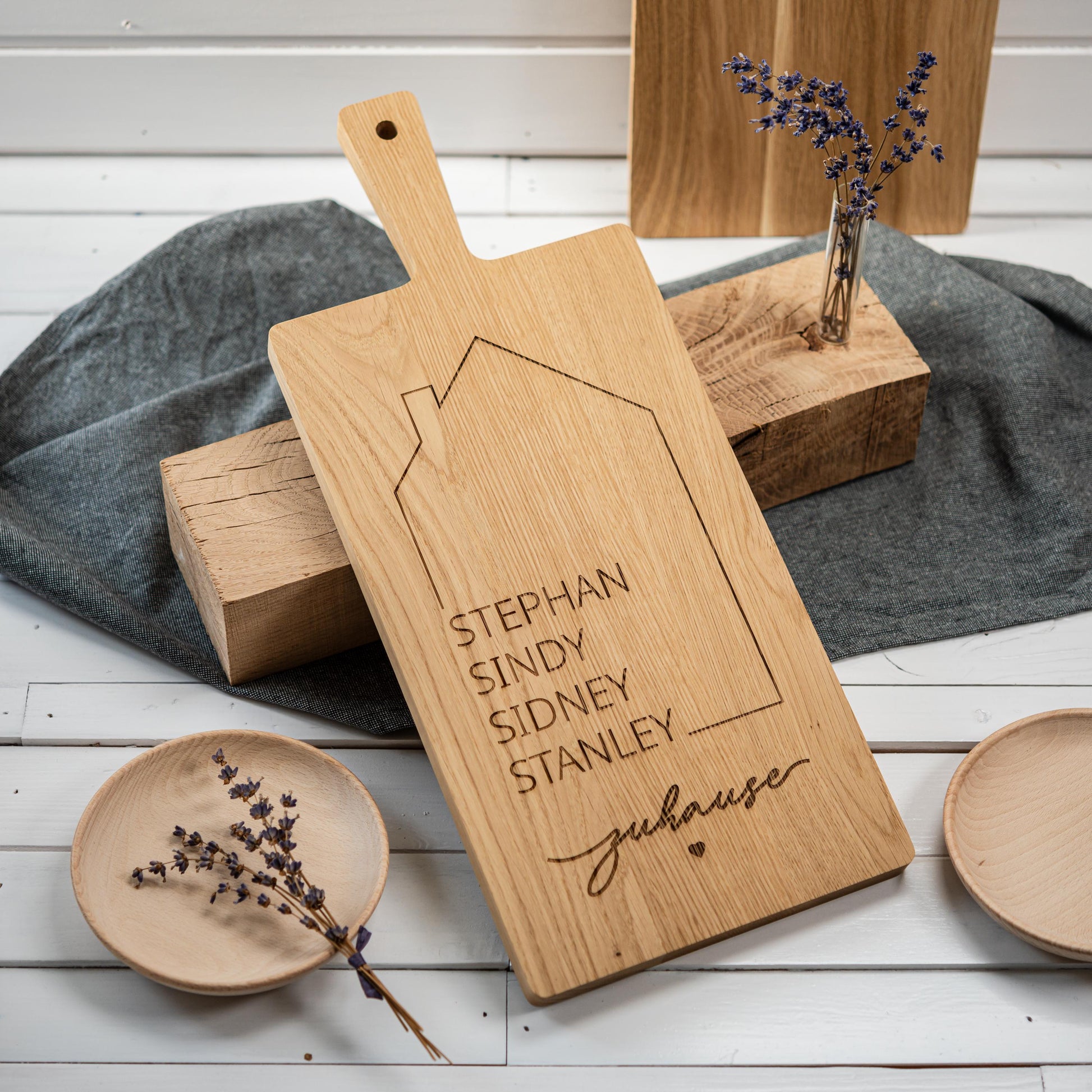 Schneidebrett HAUS, Familiennamen, Zuhause, Schneidebrett personalisiert, Geschenk Einzug, Hausbau, Richtfest, Einzugsgeschenk, Hochzeit