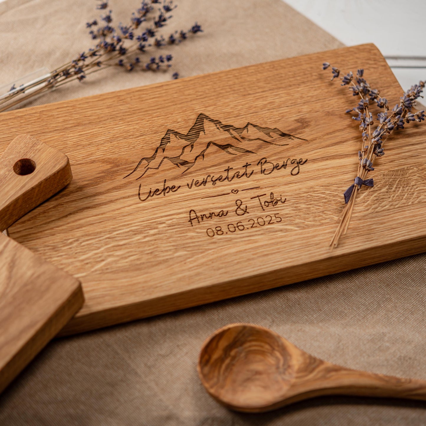 Geschenk Hochzeit, Hochzeitsgeschenk Berge, Schneidebrett, Holzbrett Hochzeit, Hochzeitsgeschenk Wandern, Liebe versetzt Berge