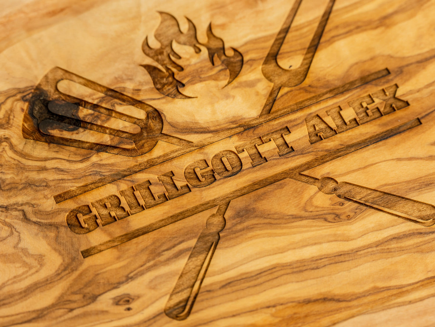 Grillgeschenk mit Gravur, Schneidebrett Männer, Grillmeister, Papa Geschenk, Geschenkidee, personalisiertes Grillbrett, Männergeschenk