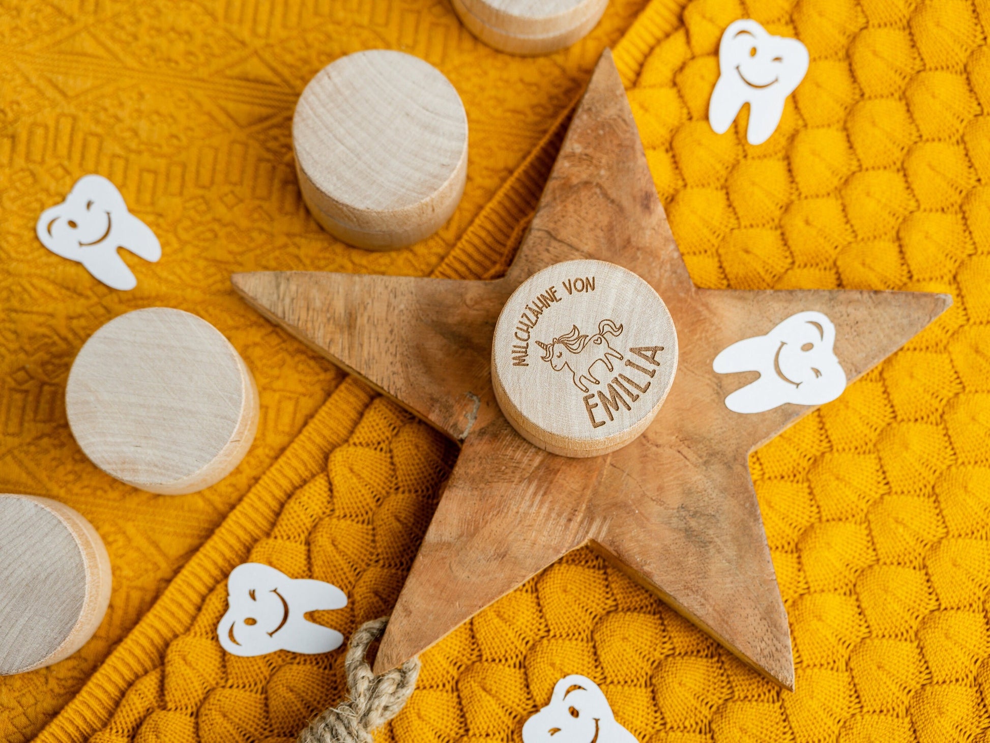 Zahndose personalisiert aus Holz - 6 cm Durchmesser, Milchzahndose mit Name, 8 Motive zur Auswahl, Geschenk für Mädchen und Jungen