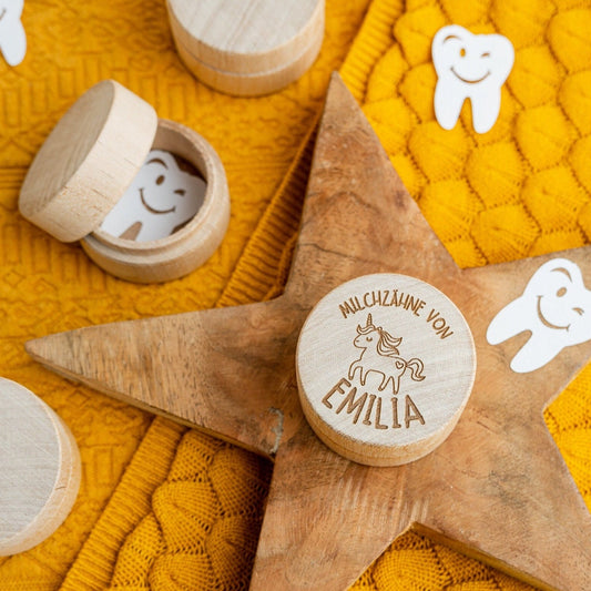 Zahndose personalisiert aus Holz - 6 cm Durchmesser, Milchzahndose mit Name, 8 Motive zur Auswahl, Geschenk für Mädchen und Jungen