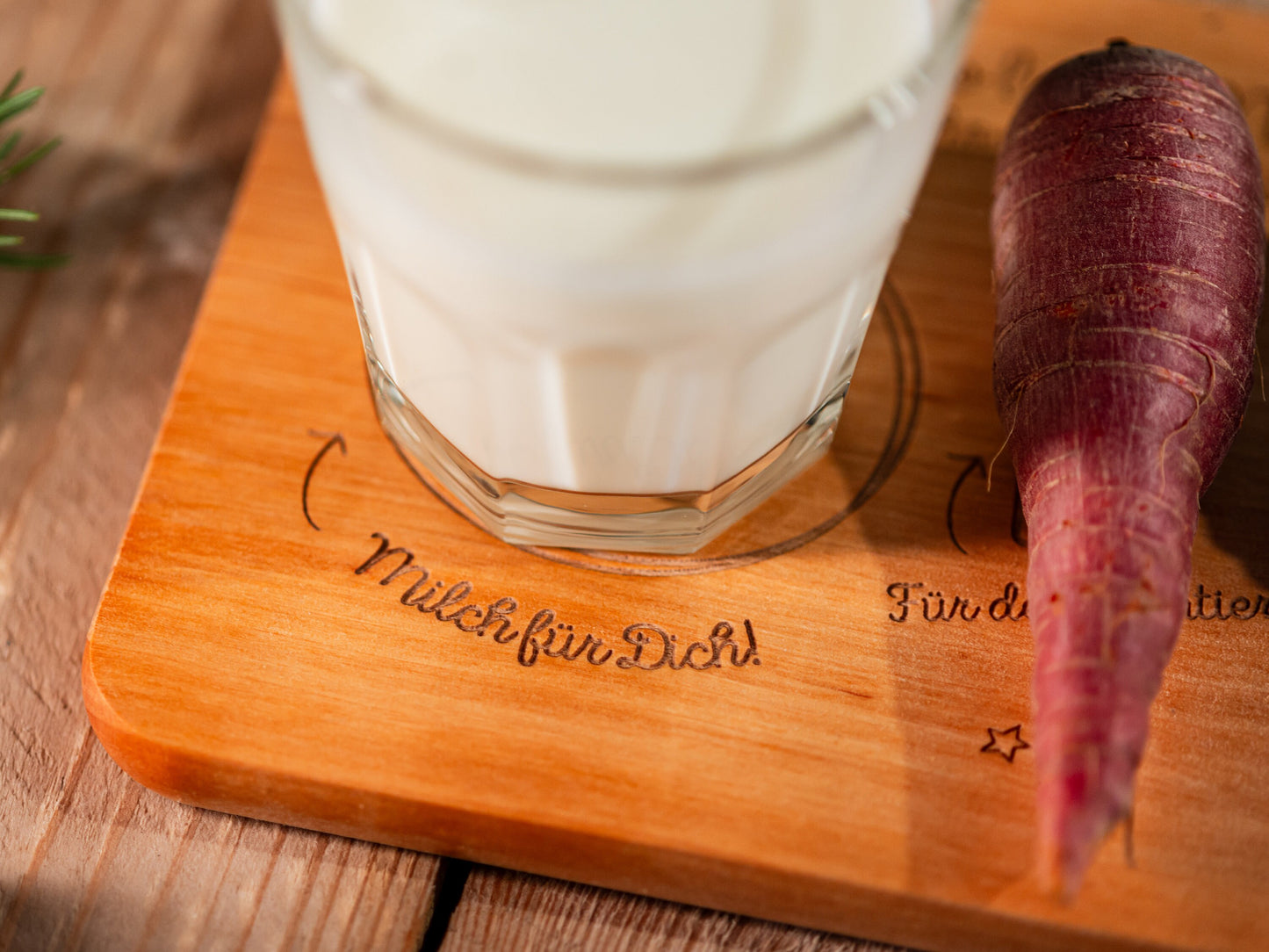 Brettchen für den Nikolaus, Nikolausteller personalisiert, Weihnachtsteller, Weihnachtsmann, Milch, Kekse, Rentiere, Bescherung