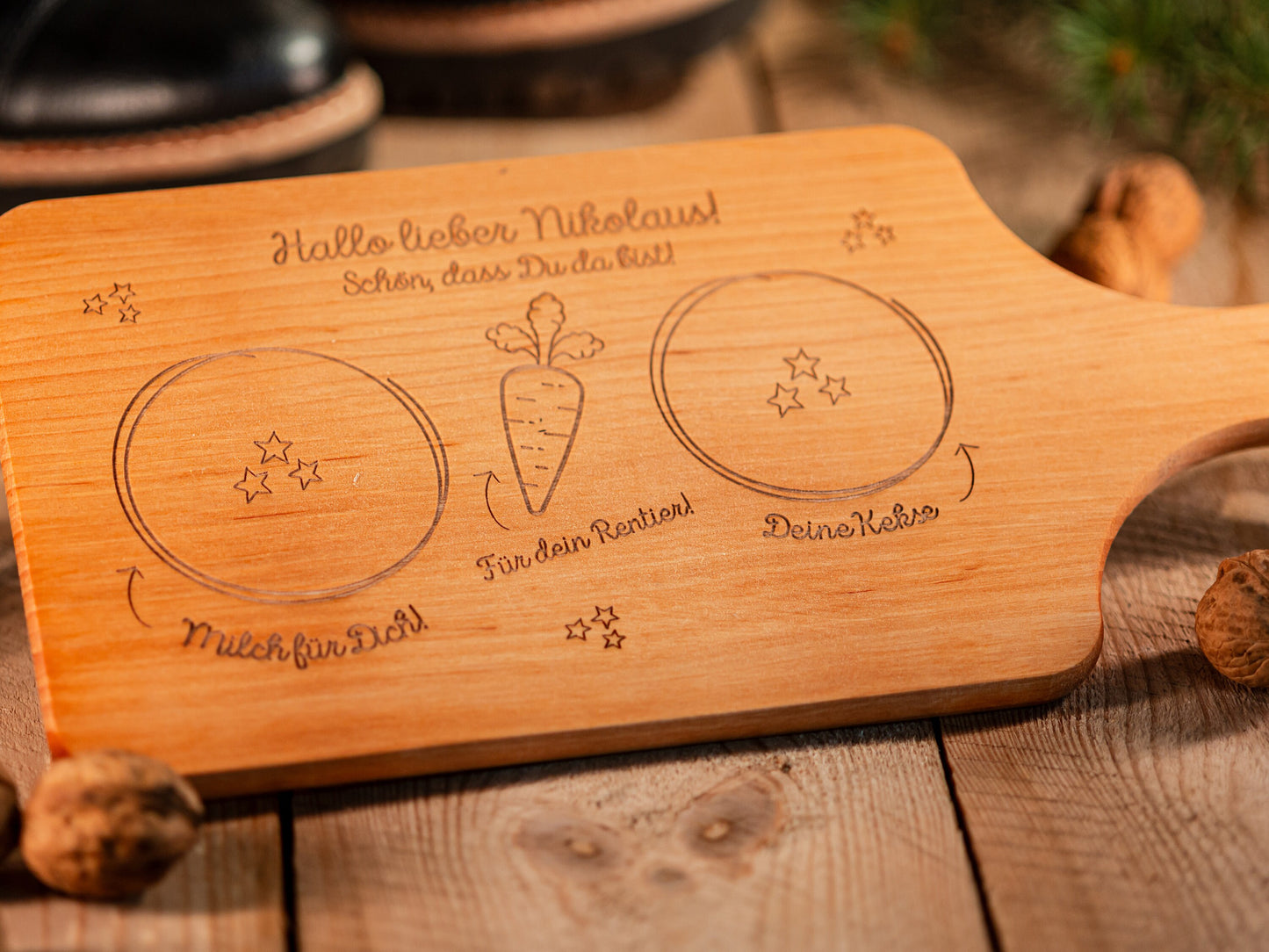 Brettchen für den Nikolaus, Nikolausteller personalisiert, Weihnachtsteller, Weihnachtsmann, Milch, Kekse, Rentiere, Bescherung