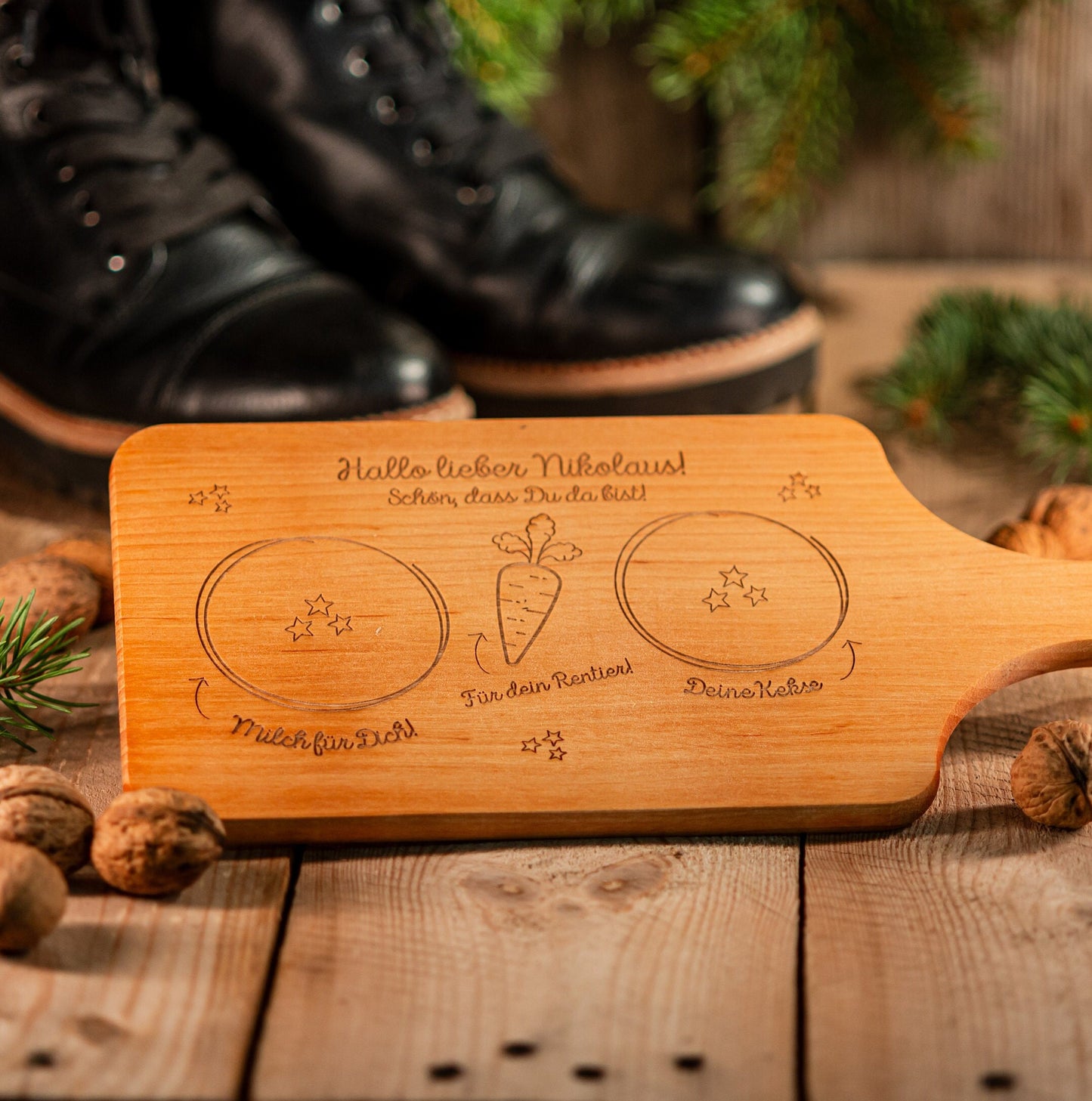 Brettchen für den Nikolaus, Nikolausteller personalisiert, Weihnachtsteller, Weihnachtsmann, Milch, Kekse, Rentiere, Bescherung