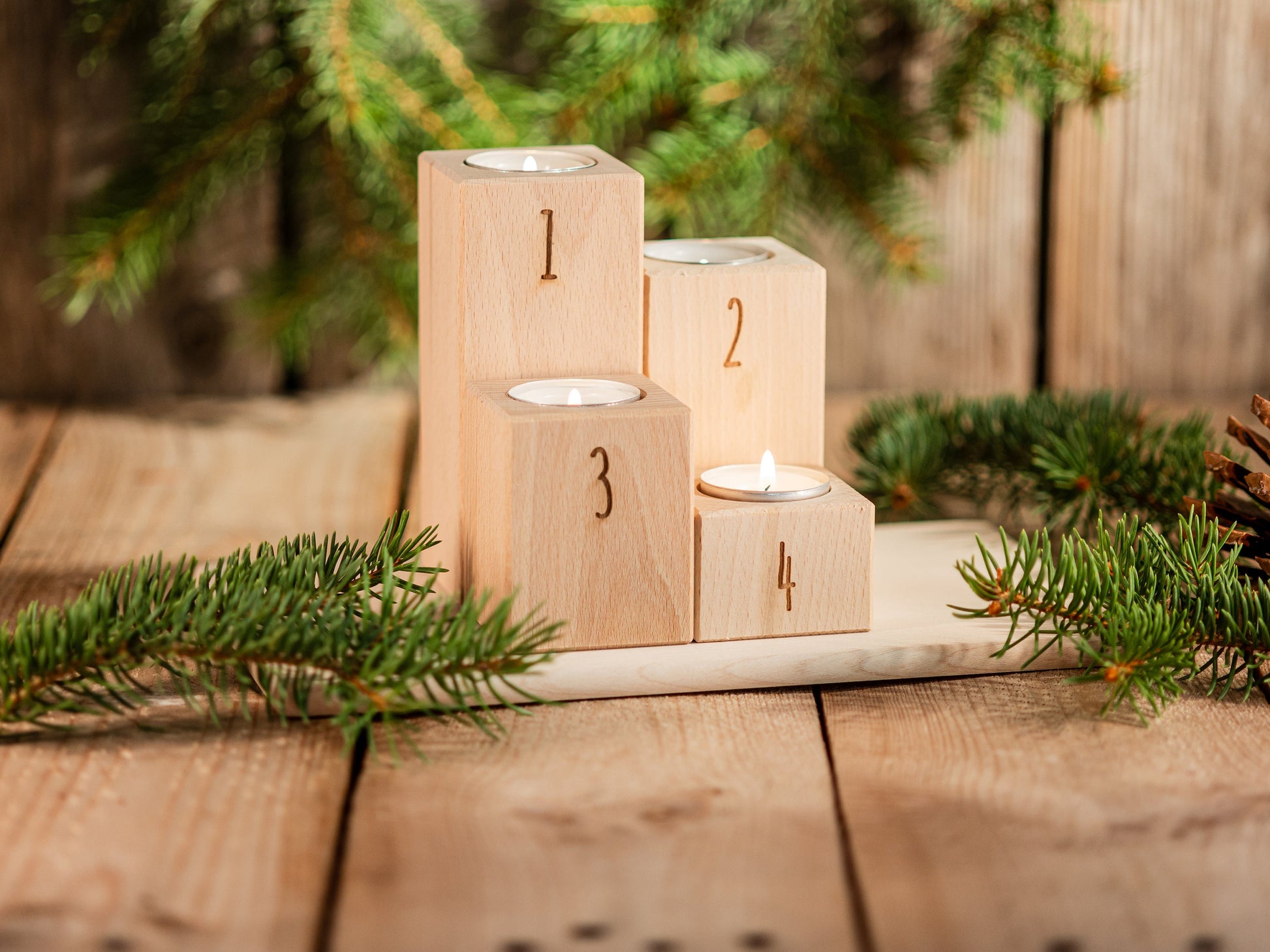 Schlichter Adventskranz aus Holz, 4er Set Kerzenhalter Nordic Style, Teelichthalter graviert, Kerzenständer Buchenholz, Weihnachtskerzen