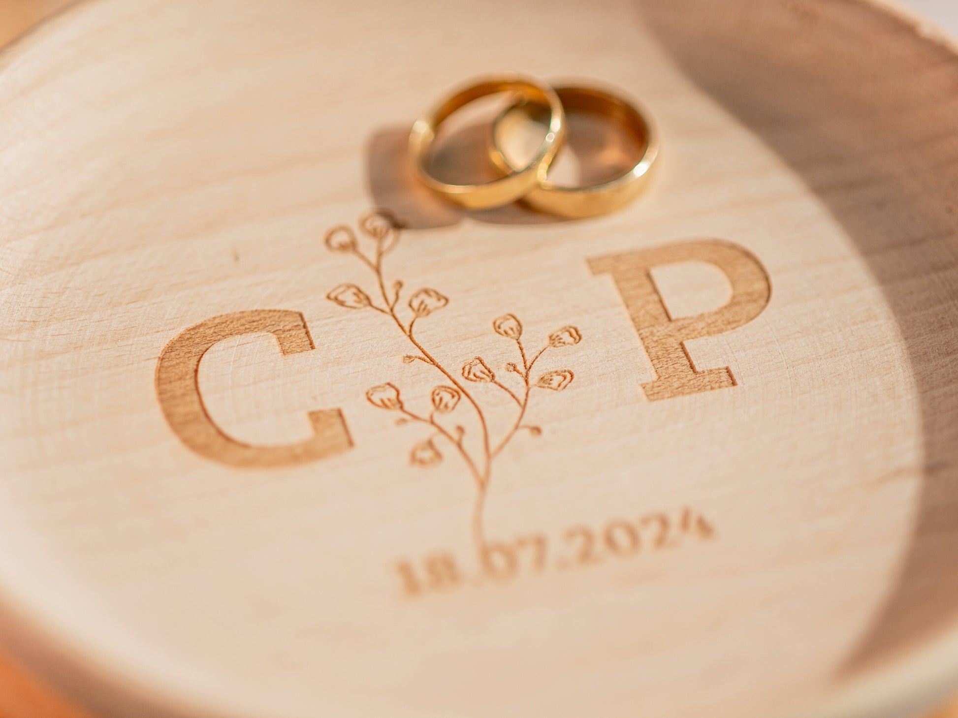 Ringschale Hochzeit aus Holz, personalisierbare Holzschale Hochzeitsringe, Trauringschale mit Gravur, Hochzeitsdatum + Initialen, Ringkissen