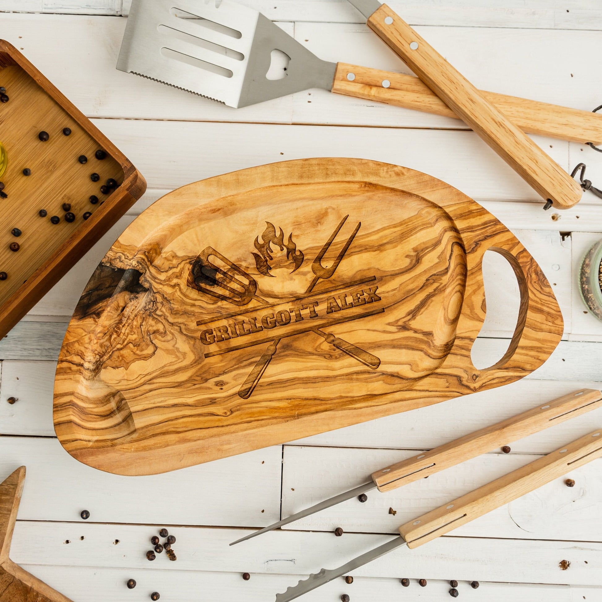 Grillgeschenk mit Gravur, Schneidebrett Männer, Grillmeister, Papa Geschenk, Geschenkidee, personalisiertes Grillbrett, Männergeschenk