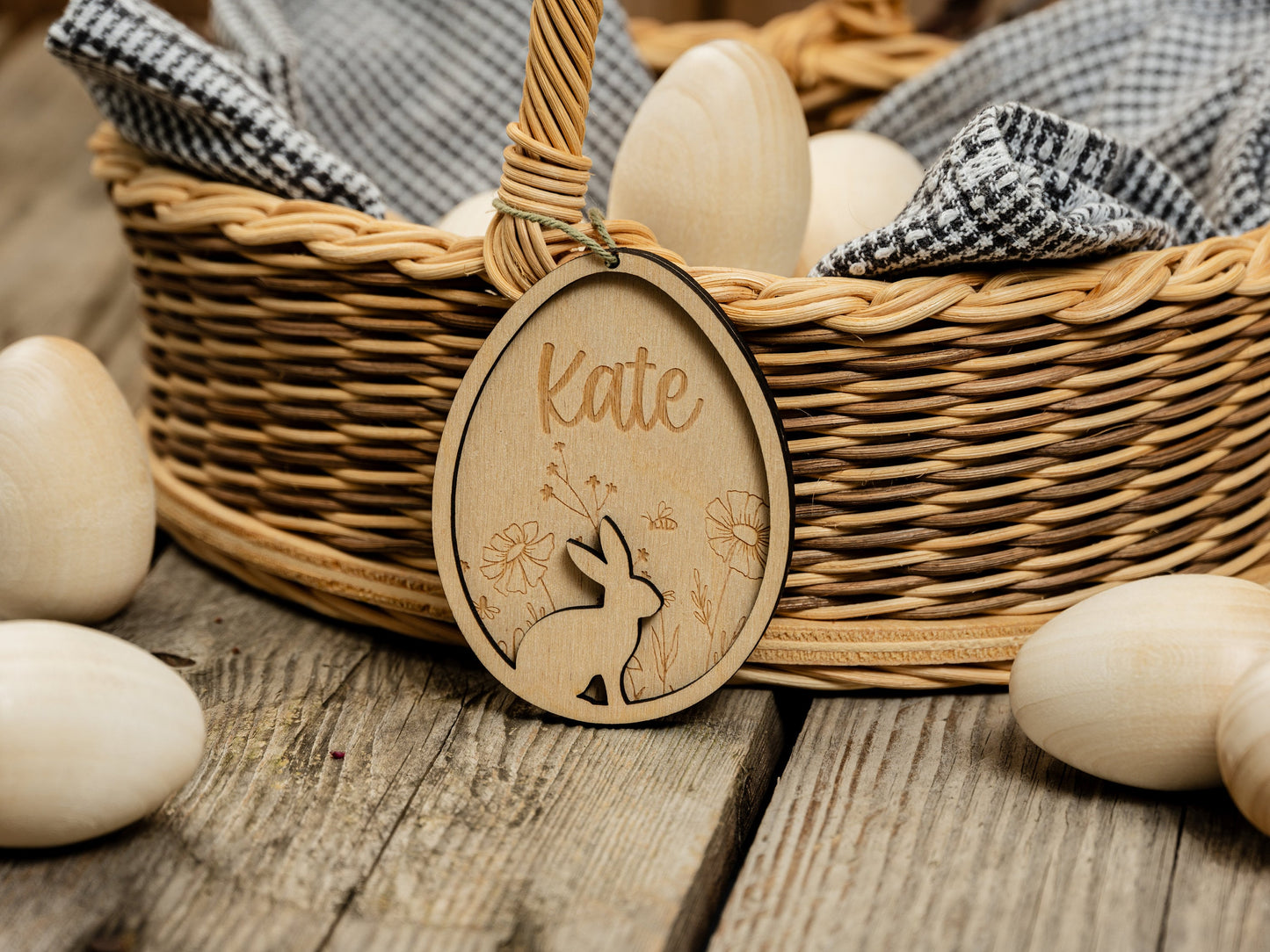 Osterdeko personalisiert aus Holz, Anhänger Ostern mit Name, Osteranhänger, Osterkorb, Osternest, Osterkörbchen, Schmuck Osterstrauß, 9x7 cm