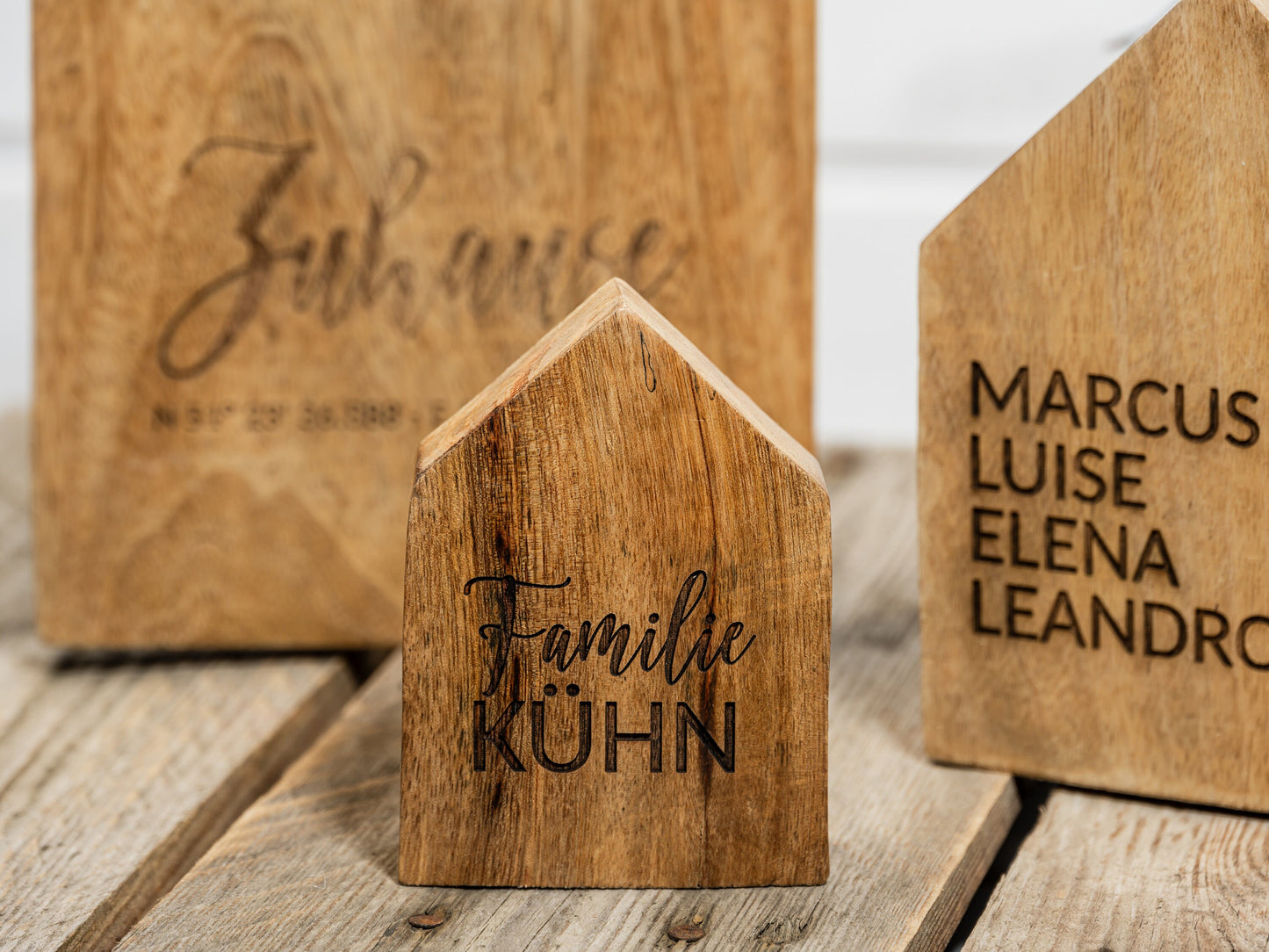 Holzhäuser Koordinaten, Dekohäuser Holz mit Namen, Geschenk zum Richtfest, Einzug, Einzugsgeschenk, personalisiertes Einweihungsgeschenk