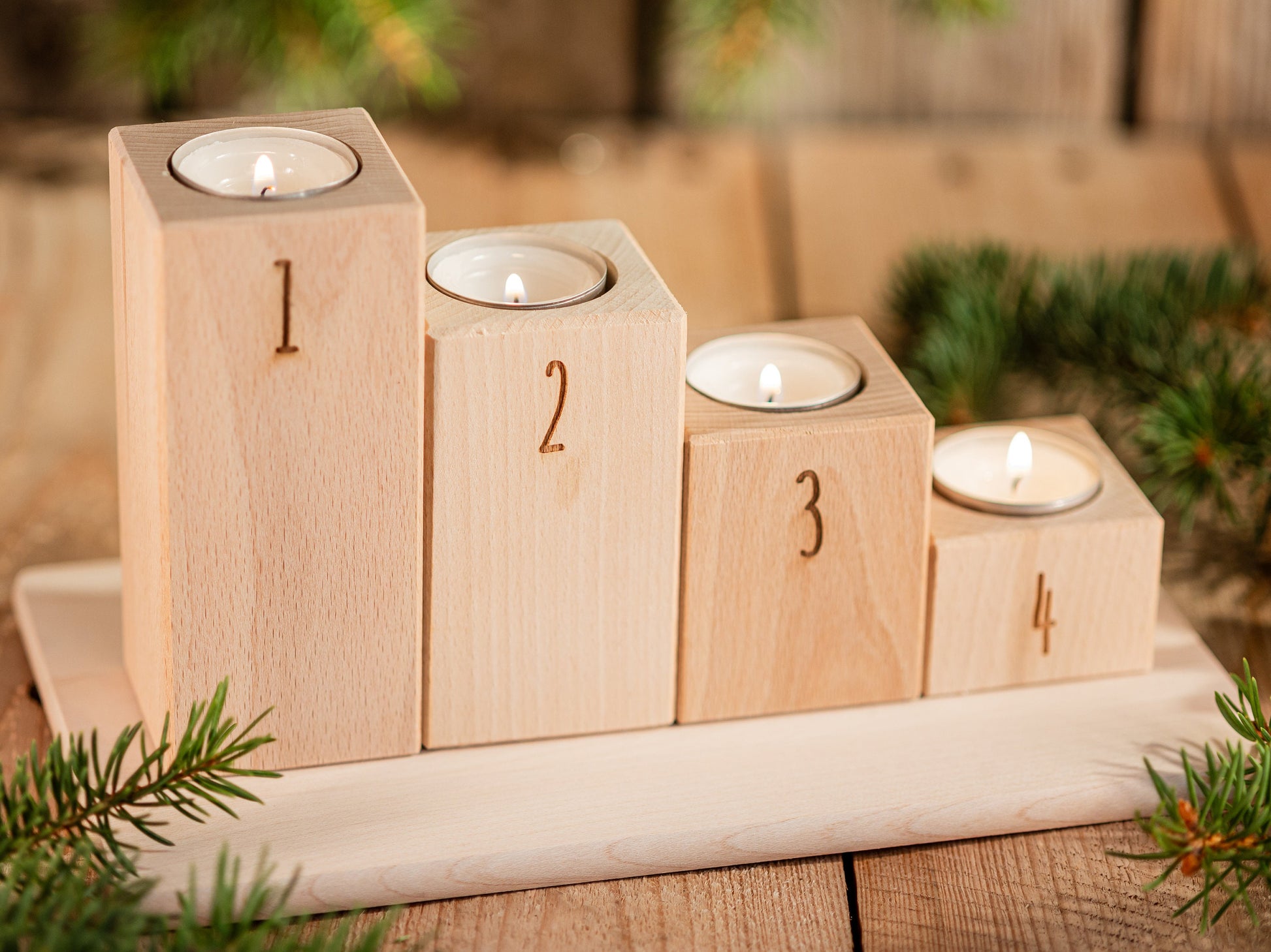 Schlichter Adventskranz aus Holz, 4er Set Kerzenhalter Nordic Style, Teelichthalter graviert, Kerzenständer Buchenholz, Weihnachtskerzen