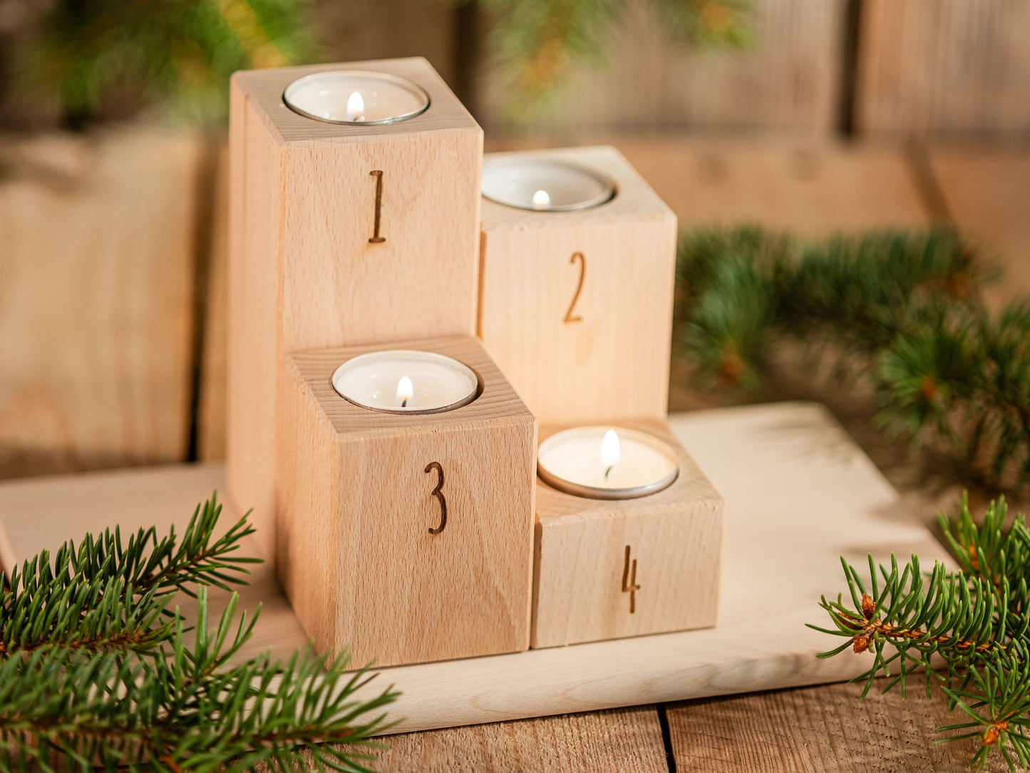 Schlichter Adventskranz aus Holz, 4er Set Kerzenhalter Nordic Style, Teelichthalter graviert, Kerzenständer Buchenholz, Weihnachtskerzen