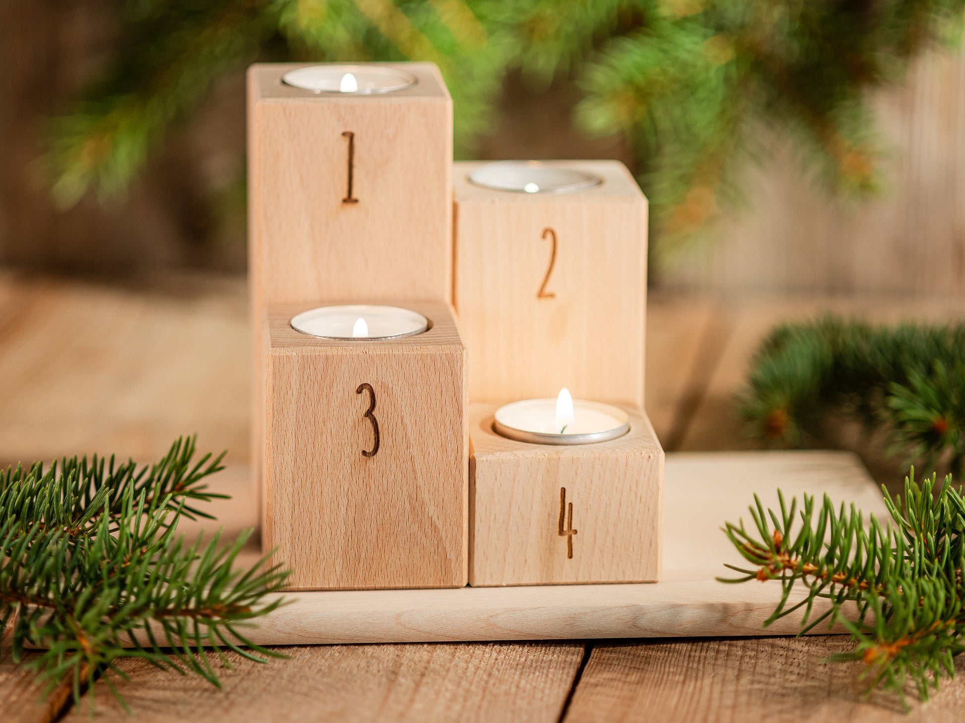 Schlichter Adventskranz aus Holz, 4er Set Kerzenhalter Nordic Style, Teelichthalter graviert, Kerzenständer Buchenholz, Weihnachtskerzen