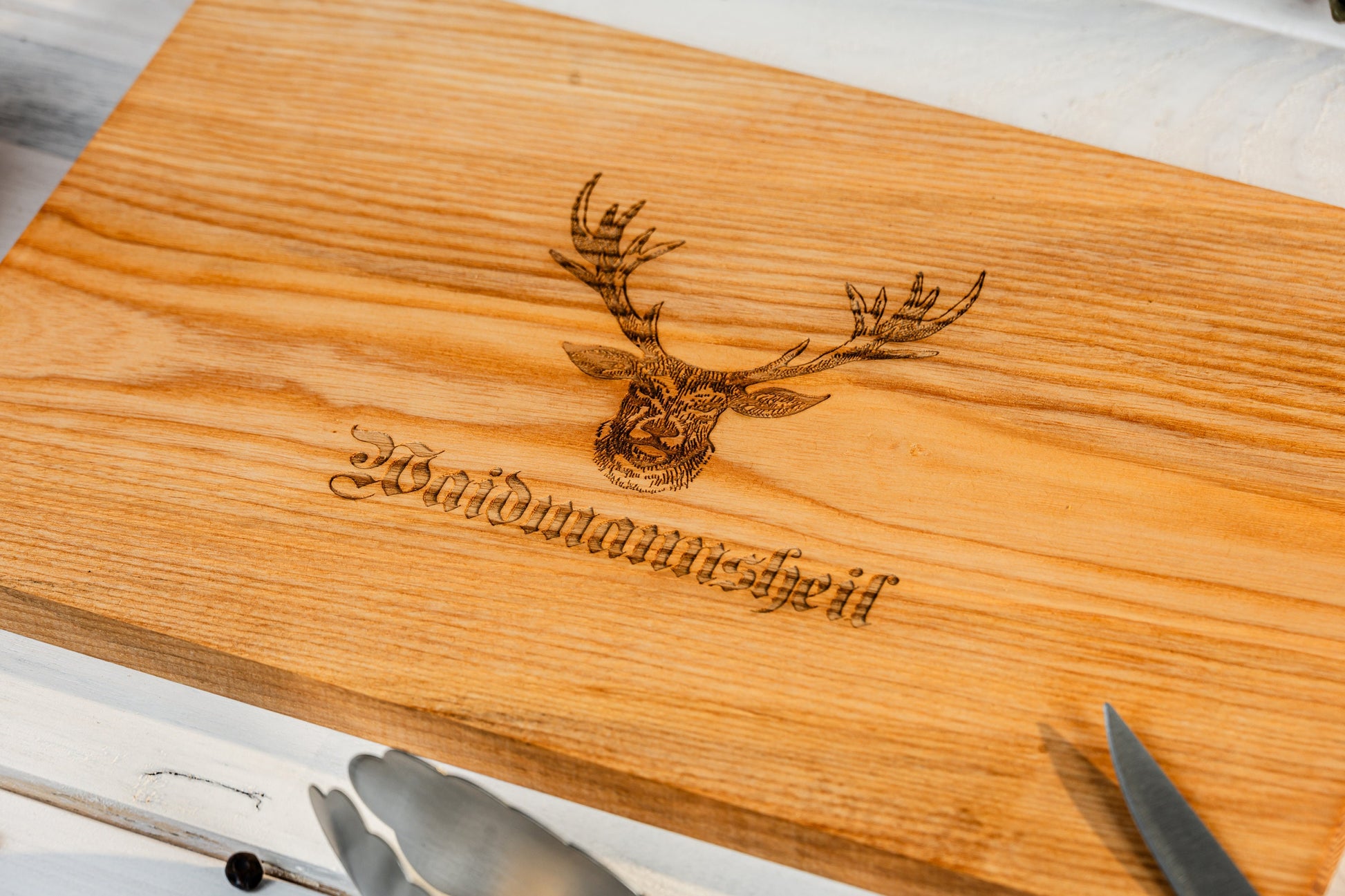 Personalisiertes Jagdbrett, Schneidebrett mit Gravur, Hirschkopf, Waidmannsheil, Jäger, Jagdtrophäe, Hirsch, personalisiertes Jagdgeschenk