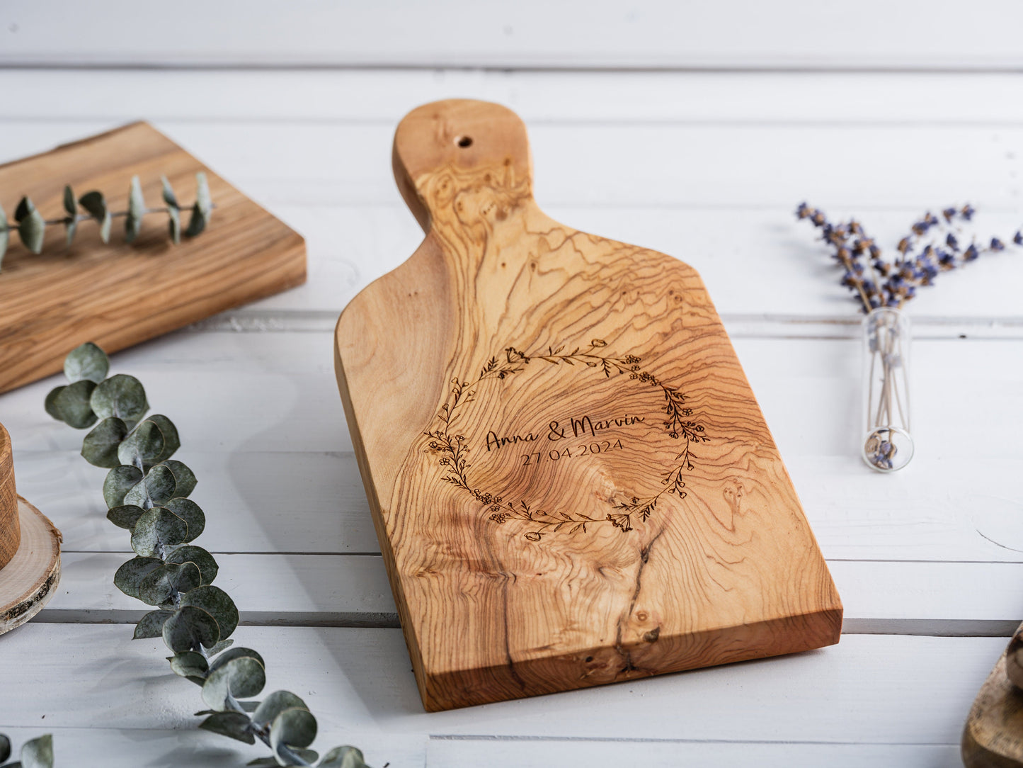 Holzbrett Hochzeit, Geschenk Hochzeit, Brett mit Namen und Hochzeitsdatum, floral, Blumenkranz, Hochzeitsgeschenk, personalisiert