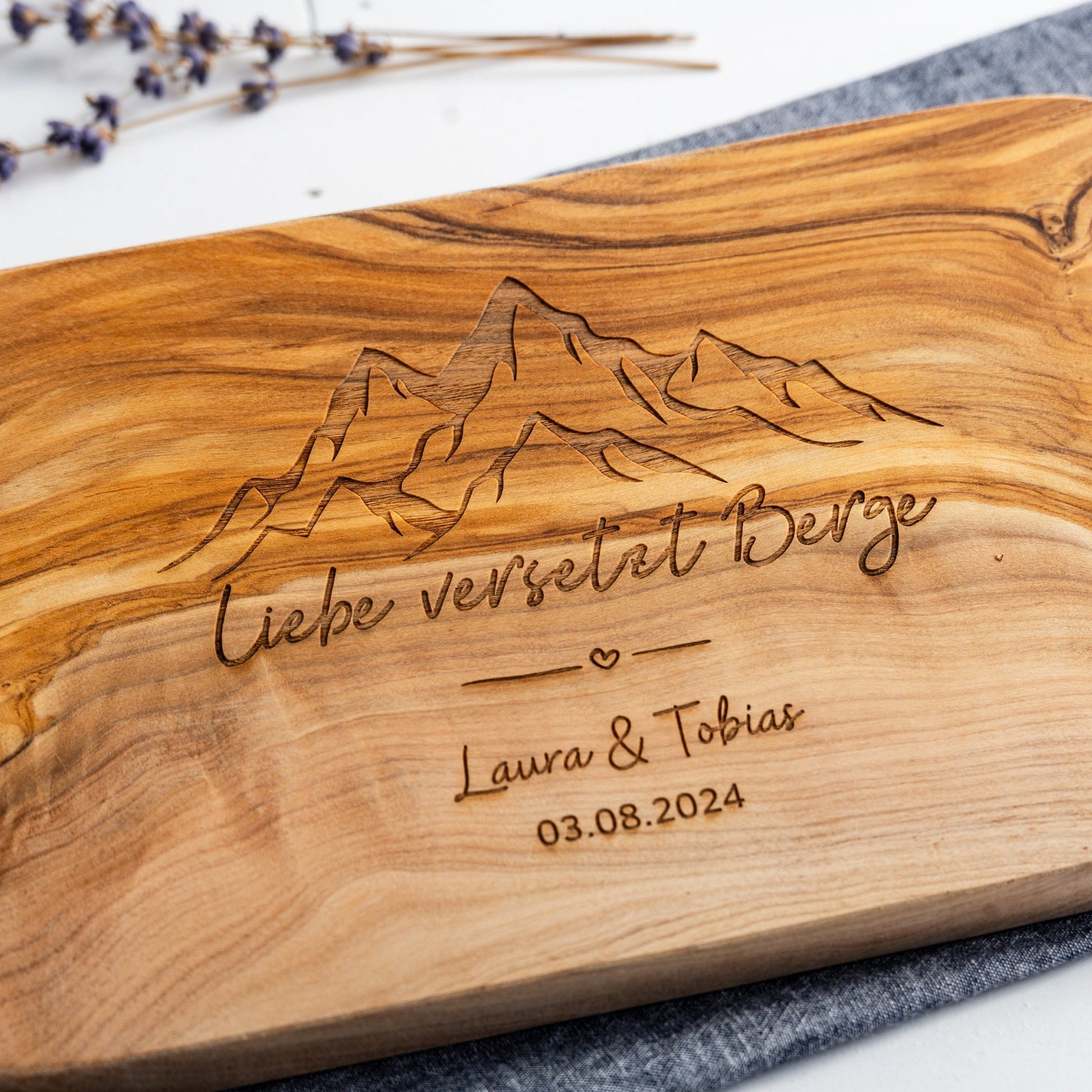 Geschenk Hochzeit, Berge Geschenk, personalisiertes Schneidebrett, Olivenholz, graviert, Geburtstagsgeschenk, Hochzeitsgeschenk