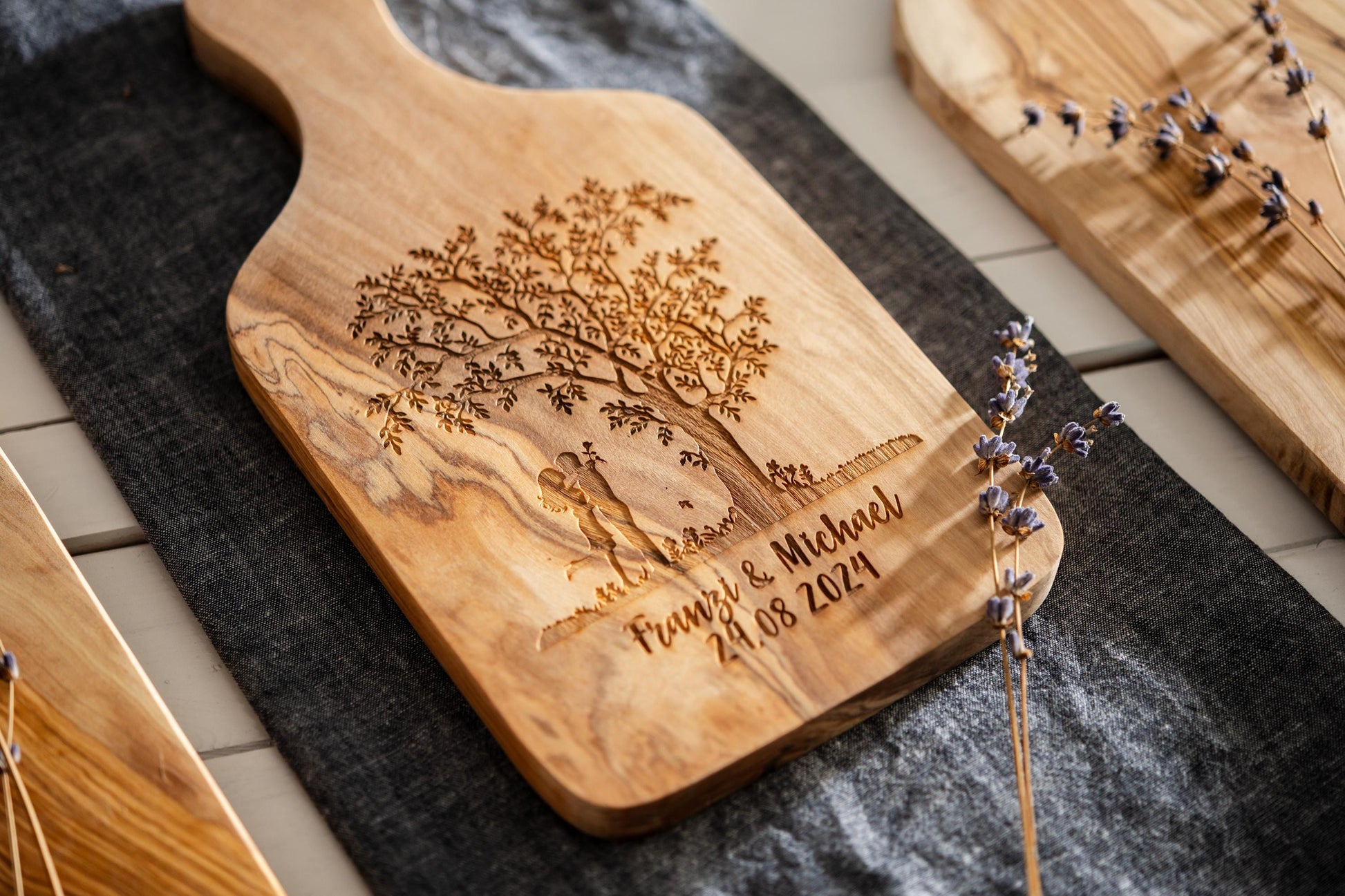 Personalisiertes Schneidebrett, Geschenk zur Hochzeit, Lebensbaum, Name und Hochzeitsdatum, Geschenk für Paare, Geschenk Hochzeitstag