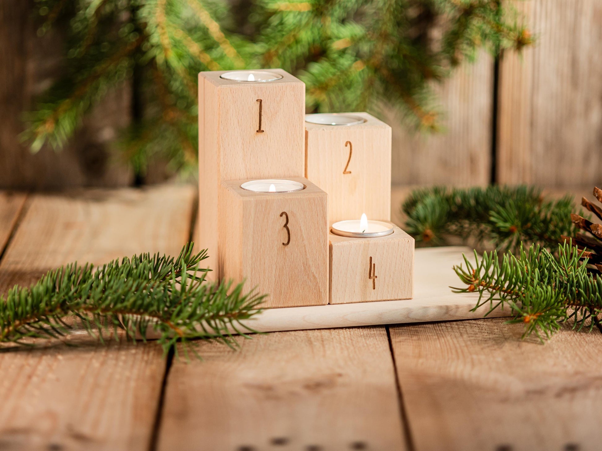 Schlichter Adventskranz aus Holz, 4er Set Kerzenhalter Nordic Style, Teelichthalter graviert, Kerzenständer Buchenholz, Eichenholz