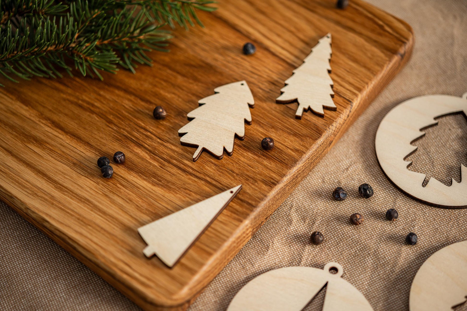 Weihnachtsbaum Anhänger Holz, Christbaumschmuck, Weihnachtsdekoration, Tannenbaumschmuck, Holz Deko, Geschenkanhänger, Weihnachtskugeln