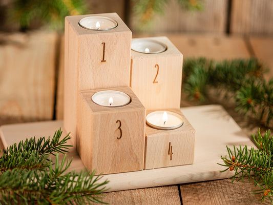 Schlichter Adventskranz aus Holz, 4er Set Kerzenhalter Nordic Style, Teelichthalter graviert, Kerzenständer Buchenholz, Eichenholz