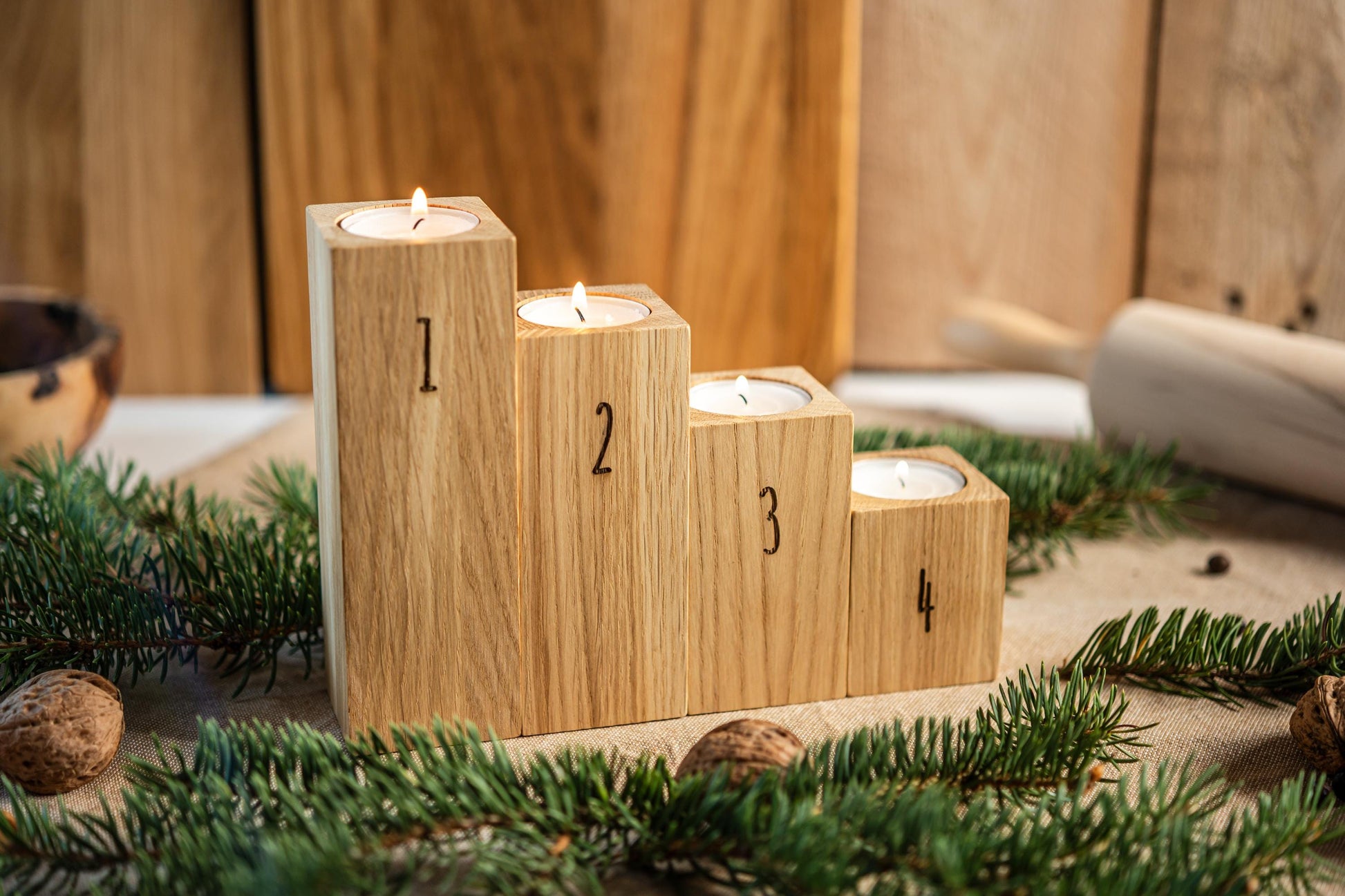 Schlichter Adventskranz aus Holz, 4er Set Kerzenhalter Nordic Style, Teelichthalter graviert, Kerzenständer Buchenholz, Weihnachtskerzen