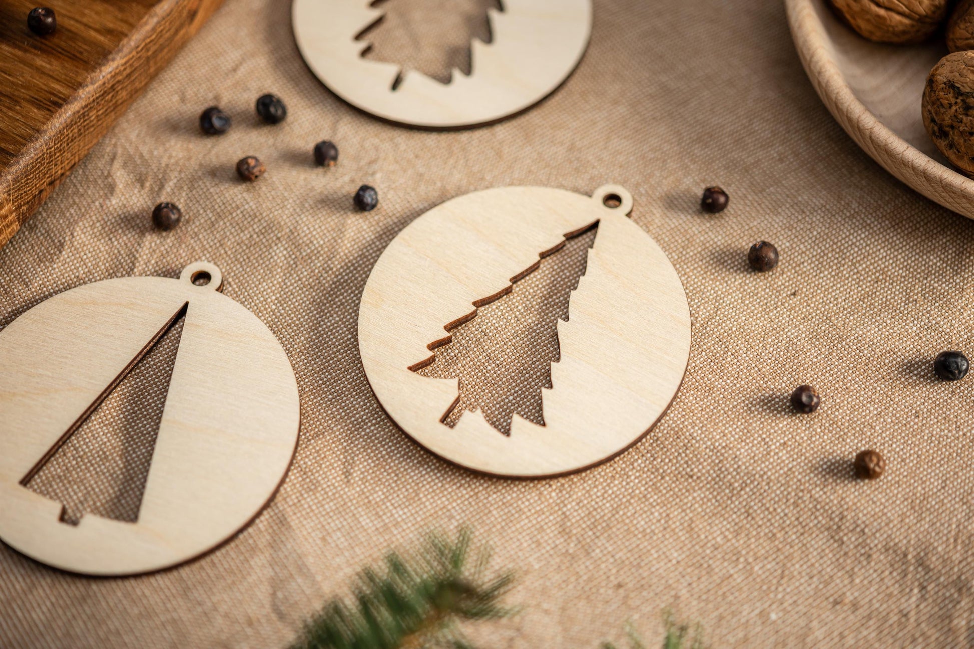 Weihnachtsbaum Anhänger Holz, Christbaumschmuck, Weihnachtsdekoration, Tannenbaumschmuck, Holz Deko, Geschenkanhänger, Weihnachtskugeln