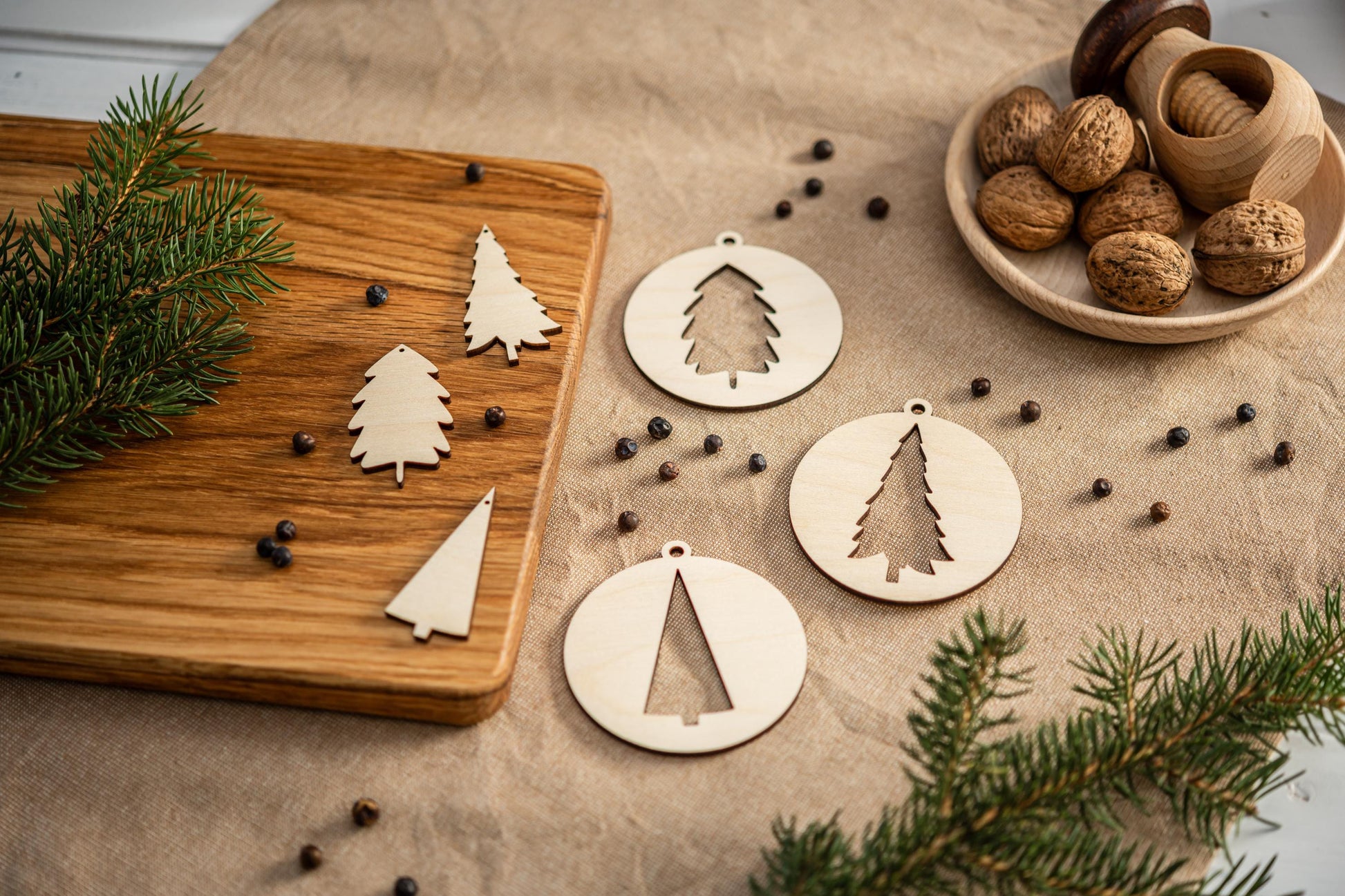 Weihnachtsbaum Anhänger Holz, Christbaumschmuck, Weihnachtsdekoration, Tannenbaumschmuck, Holz Deko, Geschenkanhänger, Weihnachtskugeln