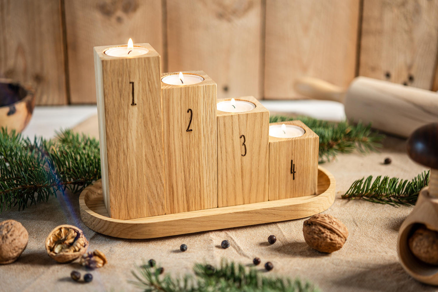 Adventskranz aus Eichenholz, 4 Kerzenhalter, Adventsgesteck, Teelichthalter graviert, Kerzenständer Eichenholz, Adventskerzen Zahlen, modern