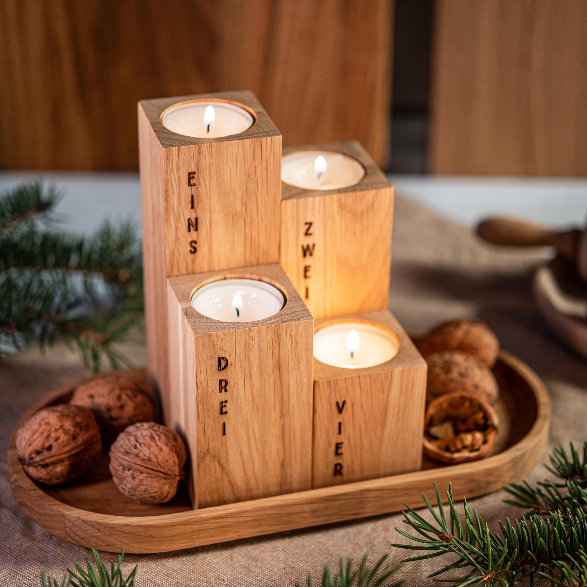 Adventskranz aus Holz, 4 Kerzenhalter, Adventsgesteck, Teelichthalter graviert, Kerzenständer Eichenholz, Adventskerzen Worte, modern