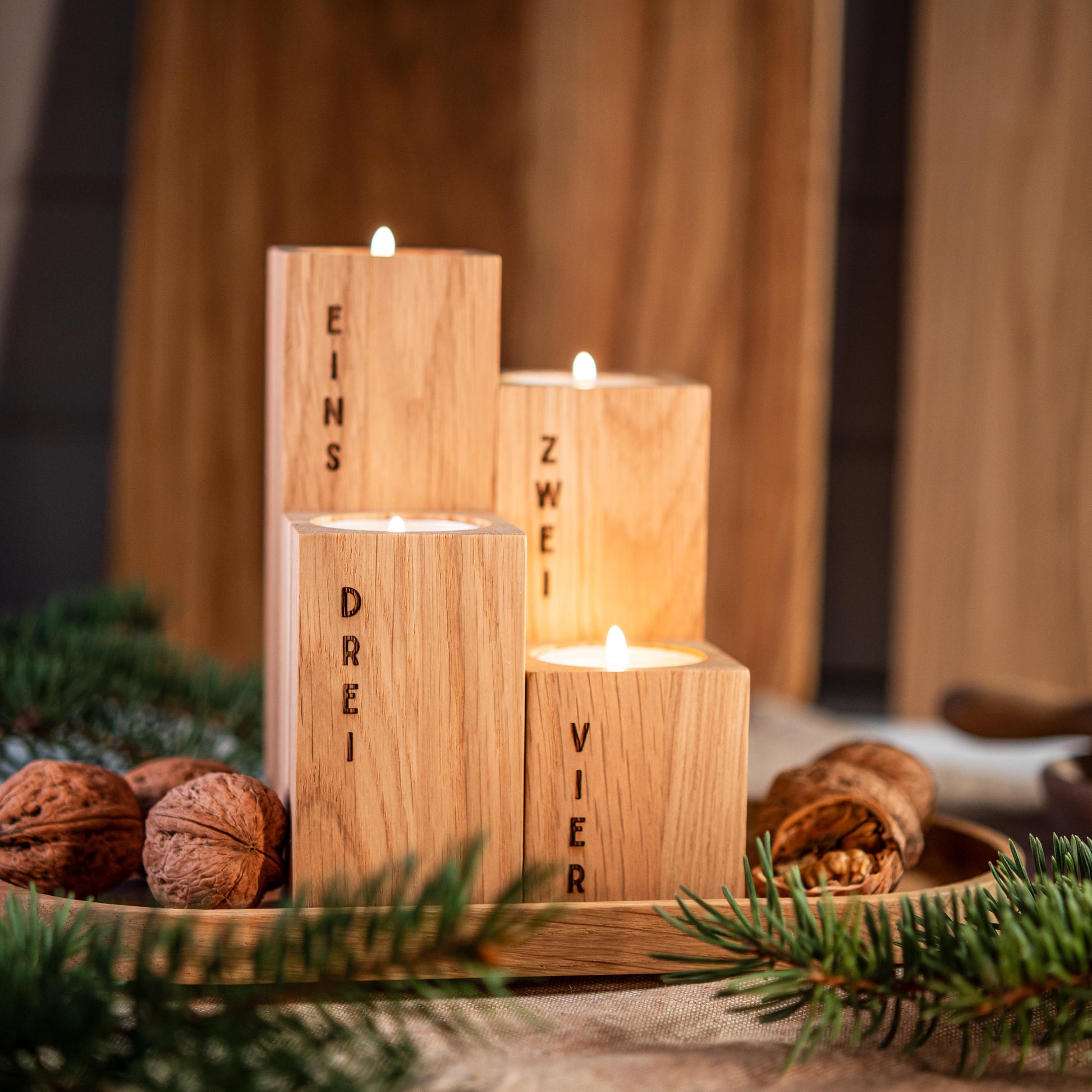 Adventskranz aus Holz, 4 Kerzenhalter, Adventsgesteck, Teelichthalter graviert, Kerzenständer Eichenholz, Adventskerzen Worte, modern