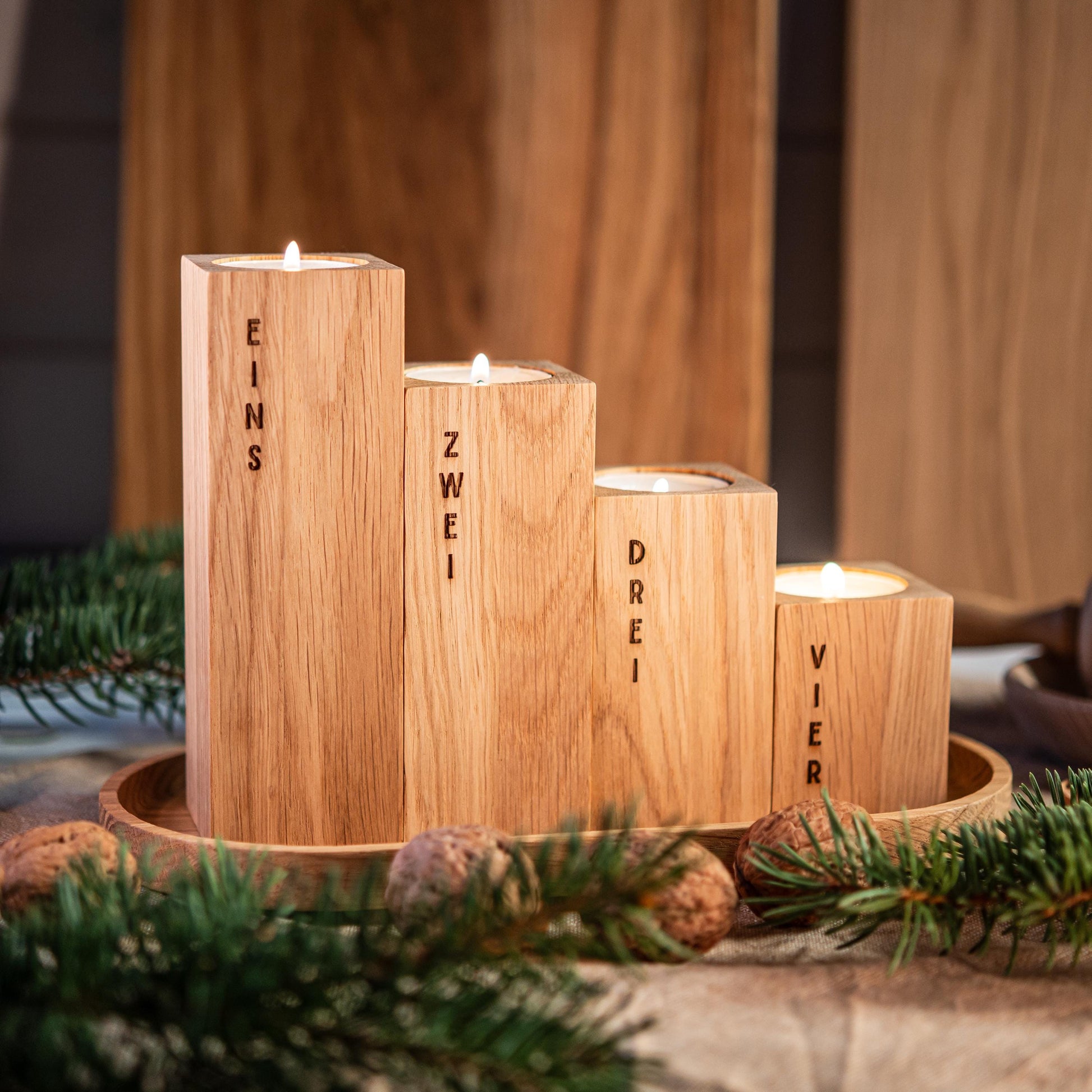 Adventskranz aus Holz, 4 Kerzenhalter, Adventsgesteck, Teelichthalter graviert, Kerzenständer Eichenholz, Adventskerzen Worte, modern