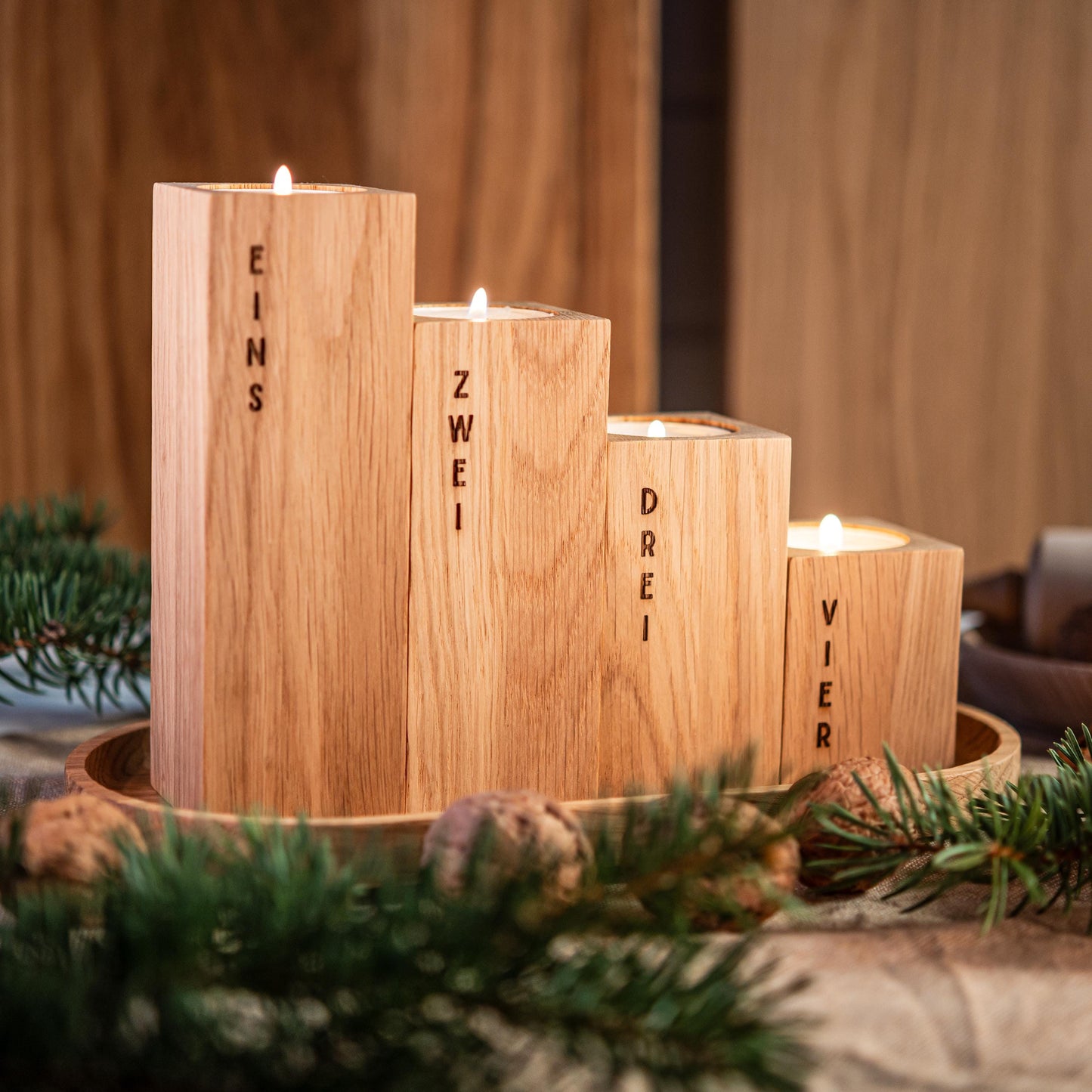 Adventskranz aus Holz, 4 Kerzenhalter, Adventsgesteck, Teelichthalter graviert, Kerzenständer Eichenholz, Adventskerzen Worte, modern