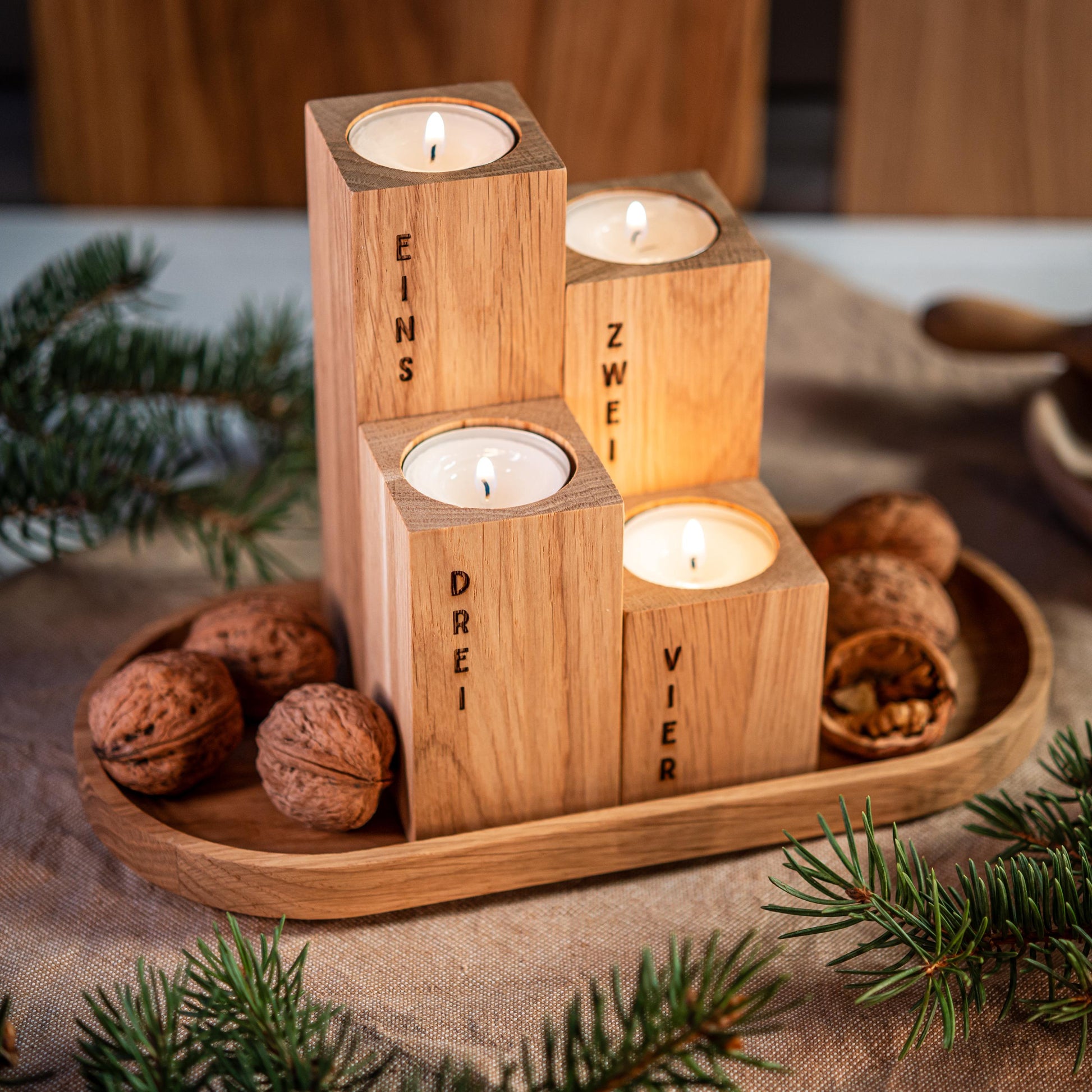 Adventskranz aus Holz, 4 Kerzenhalter, Adventsgesteck, Teelichthalter graviert, Kerzenständer Eichenholz, Adventskerzen Worte, modern