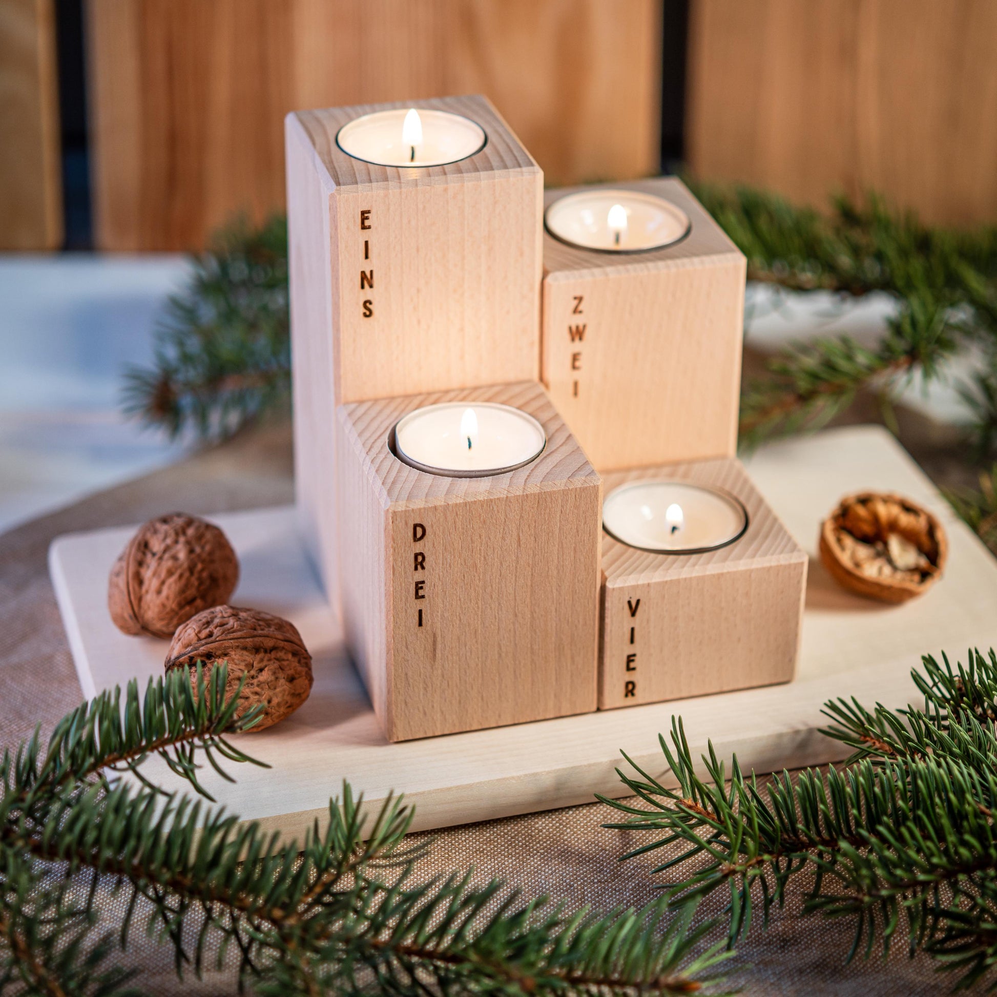 Adventskranz aus Holz, 4 Kerzenhalter, Adventsgesteck, Teelichthalter graviert, Kerzenständer Eichenholz, Adventskerzen Worte, modern