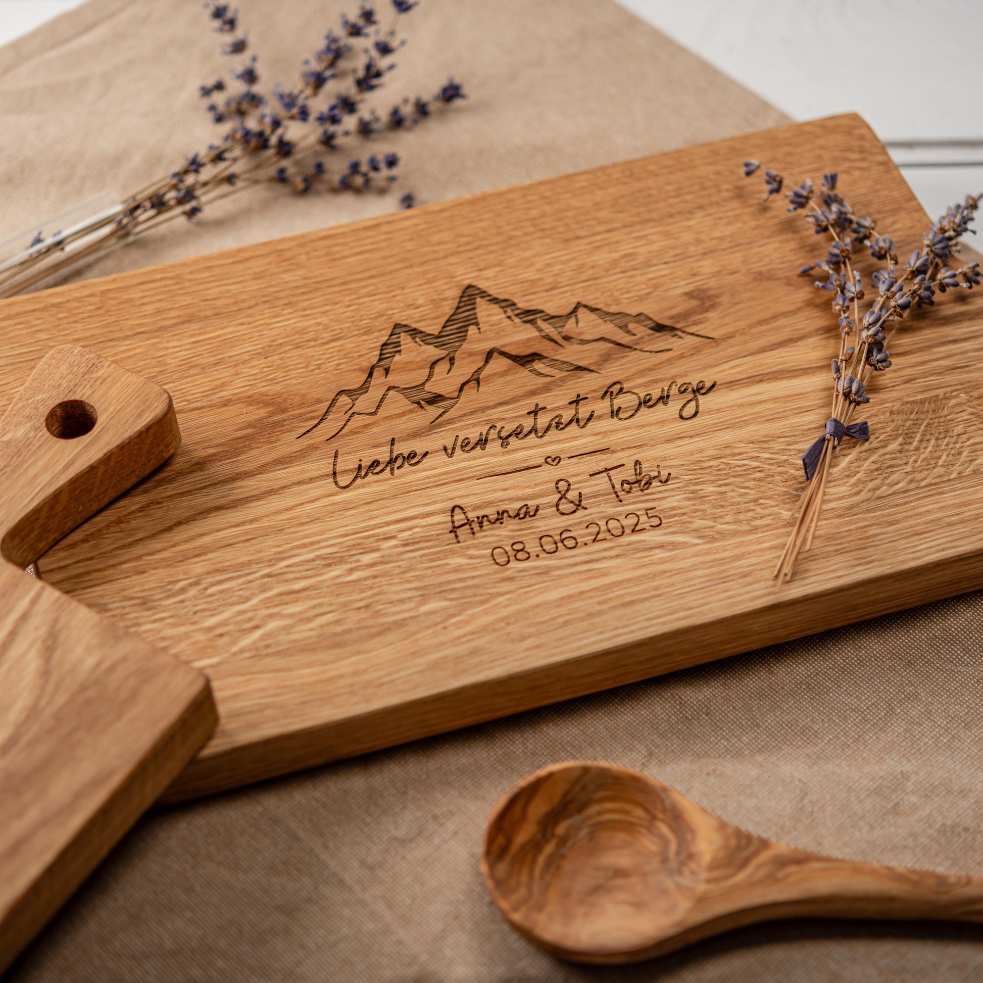 Geschenk Hochzeit, Hochzeitsgeschenk Berge, Schneidebrett, Holzbrett Hochzeit, Hochzeitsgeschenk Wandern, Liebe versetzt Berge