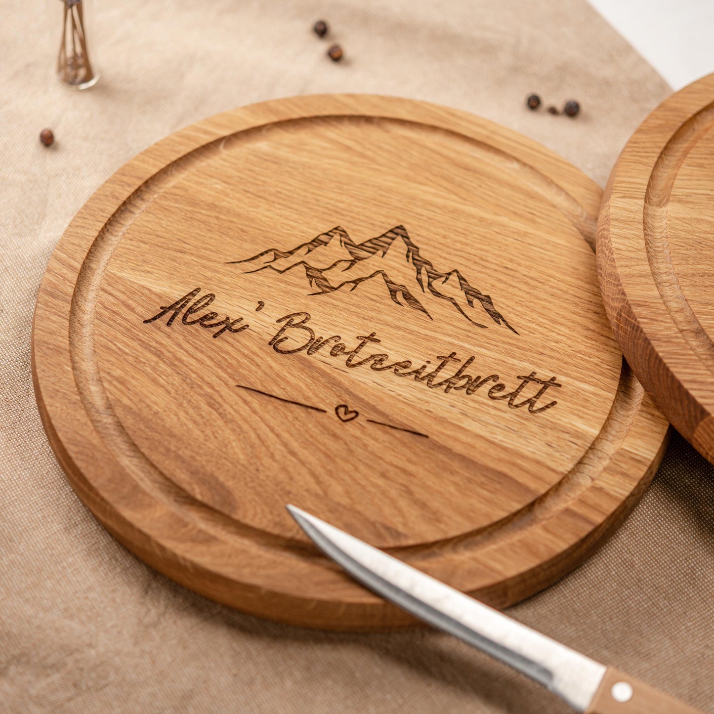 Personalisiertes Brotzeitbrett, rundes Brotzeitbrettchen, Frühstücksbrettchen mit Gravur, Geschenkidee Papa, Opa, Mama, Oma, Wandern