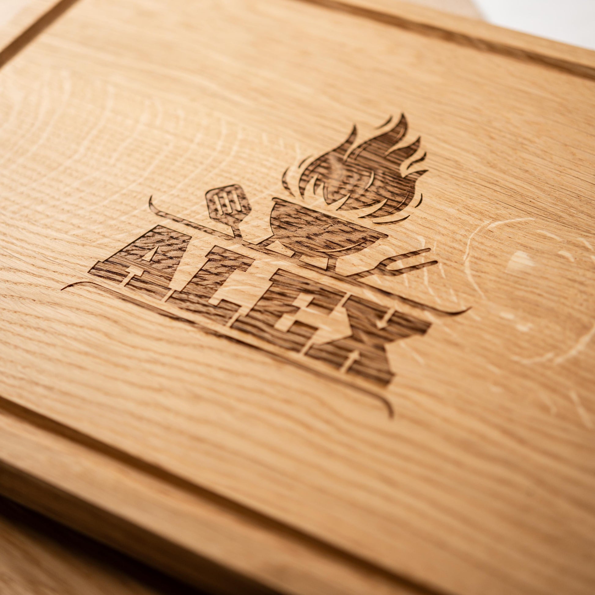 Schneidebrett Grillmotiv, Gravur Name, Geschenk Papa, Geschenkidee Vatertag, personalisiertes Grillbrett, Männergeschenk Weihnachten